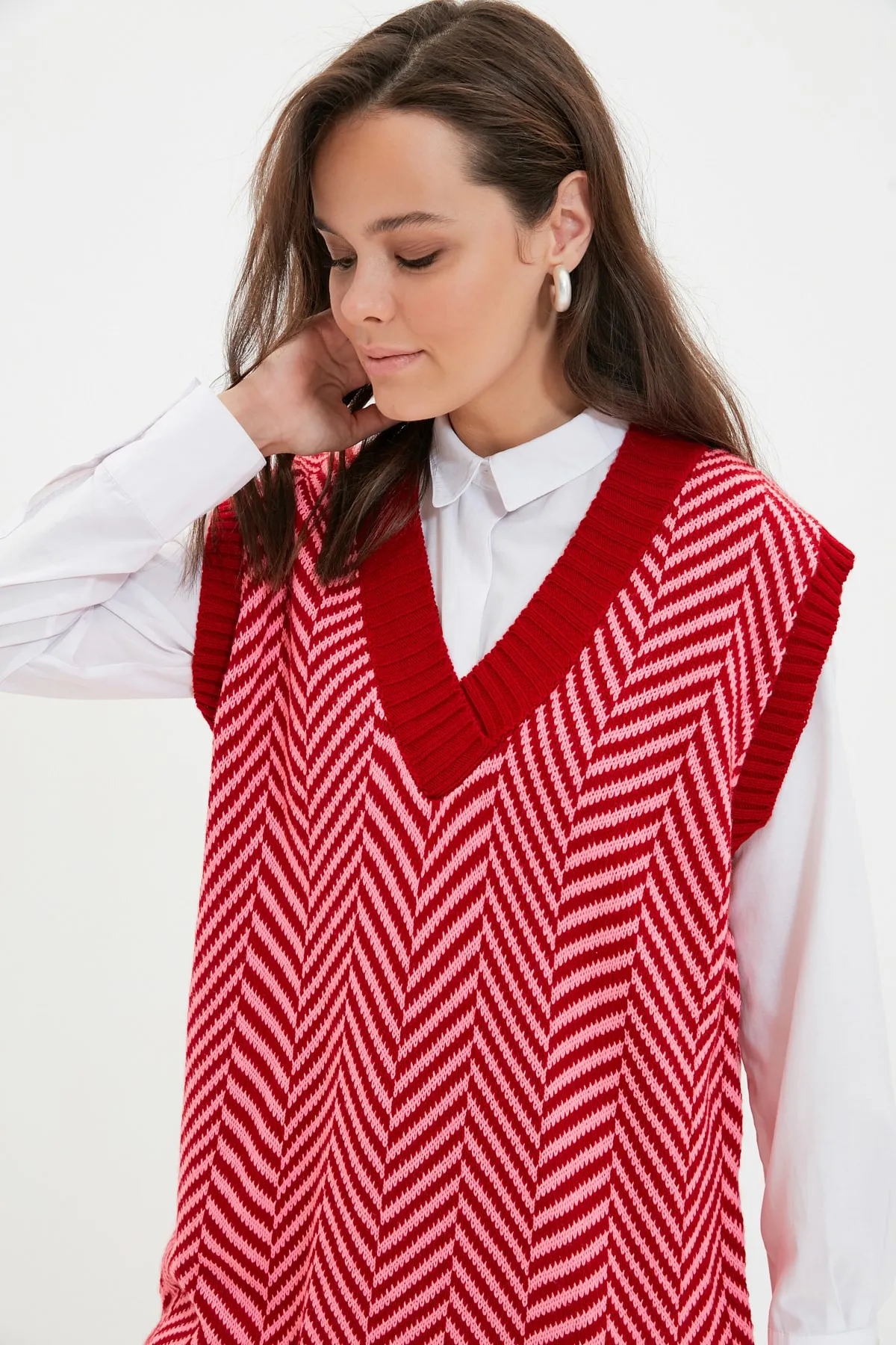 Trendyol Modest  Rot gestreifter Strickpullover mit V-Ausschnitt TCTAW22UV0021