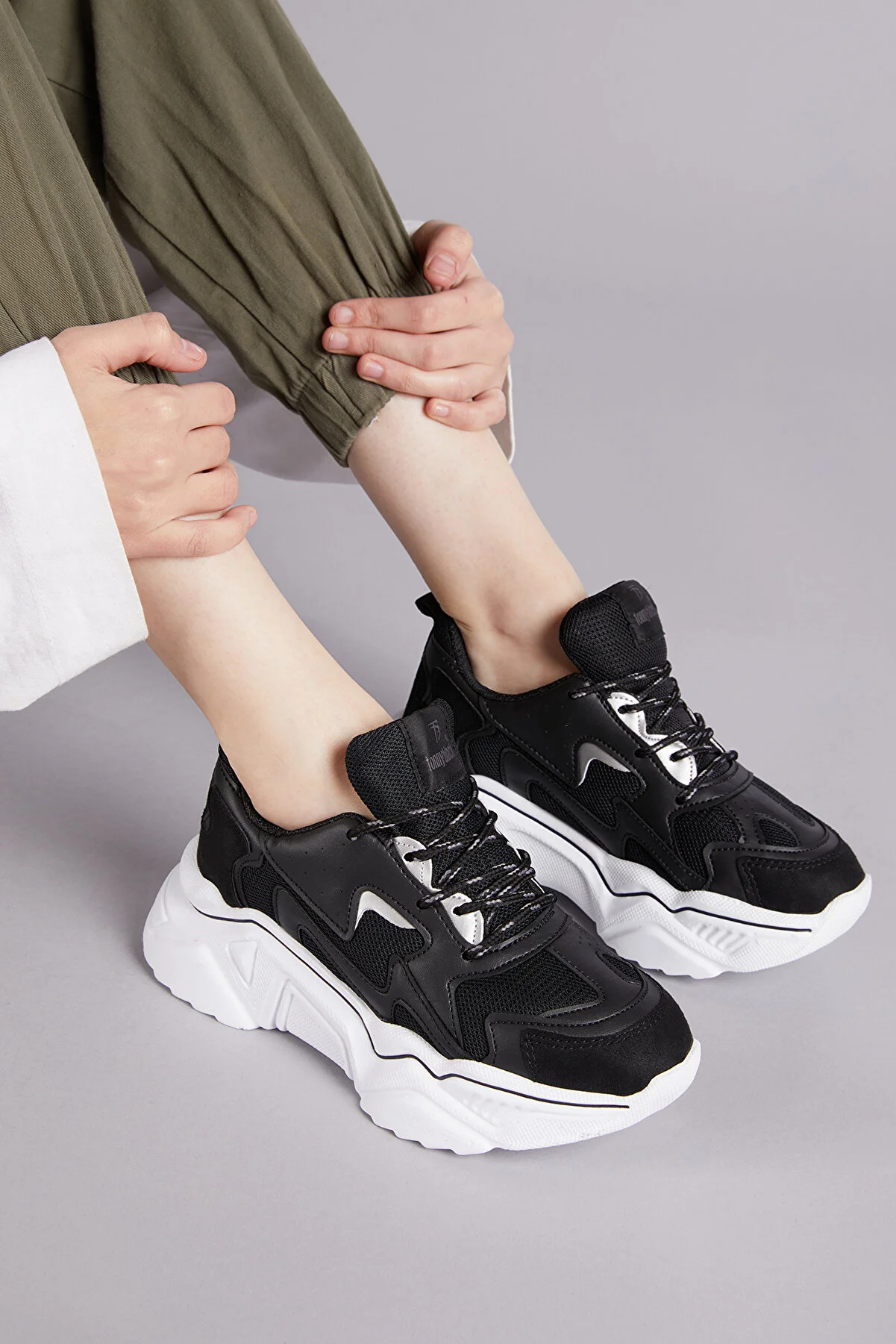 Tonny Black  Damen Schwarz Weiß Sportschuhe Dnz