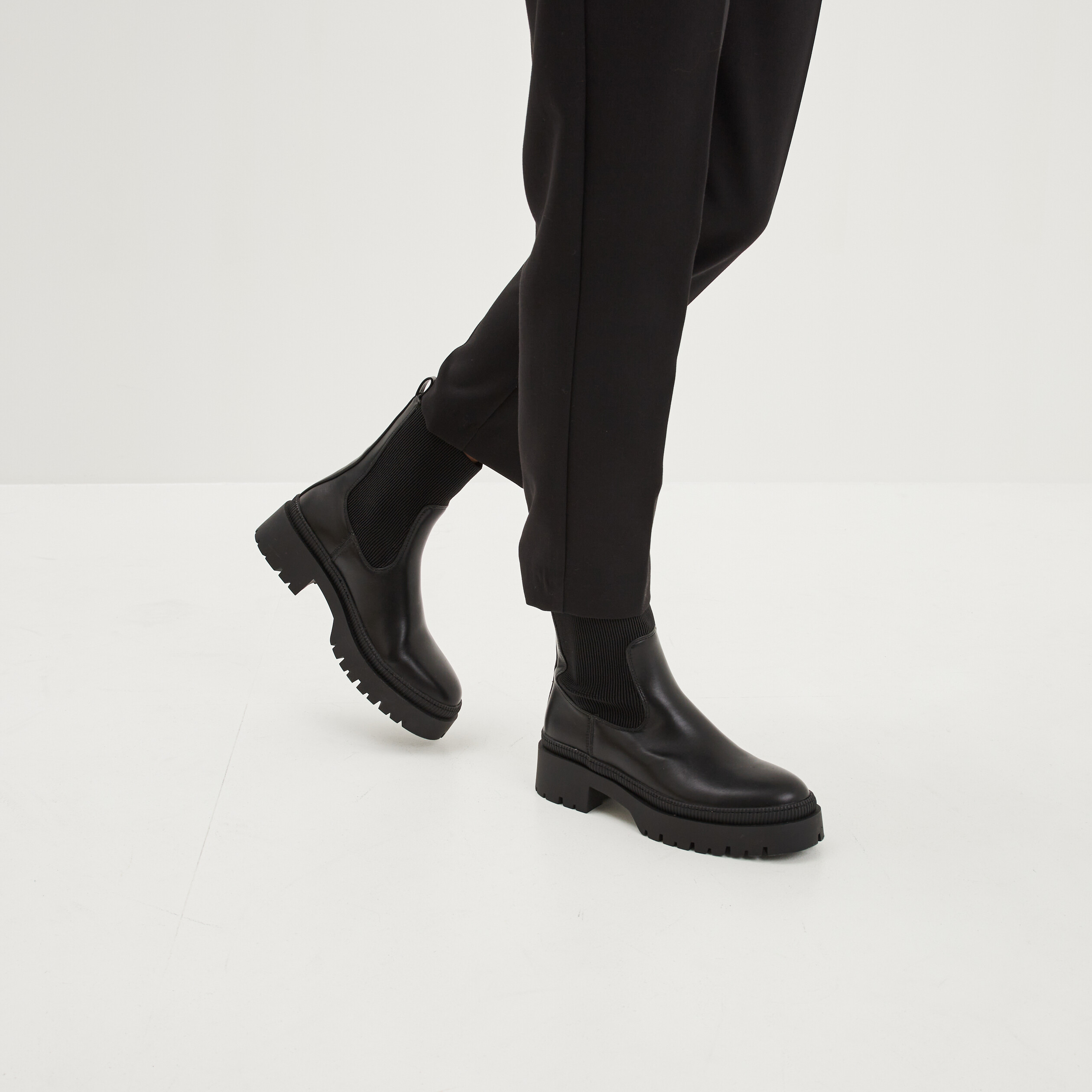 Bottines ranger crantées noir femme | La Halle