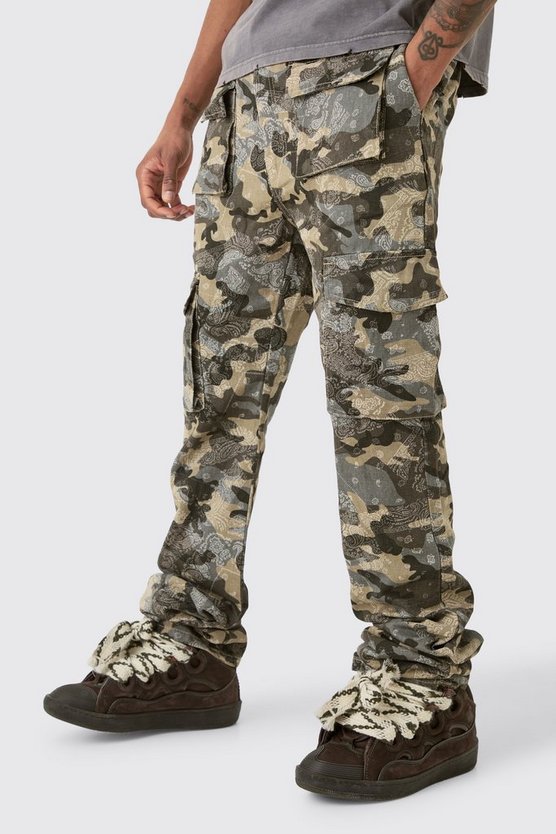 Tall Slim-Fit Camouflage Cargo-Hose mit Bandana-Print