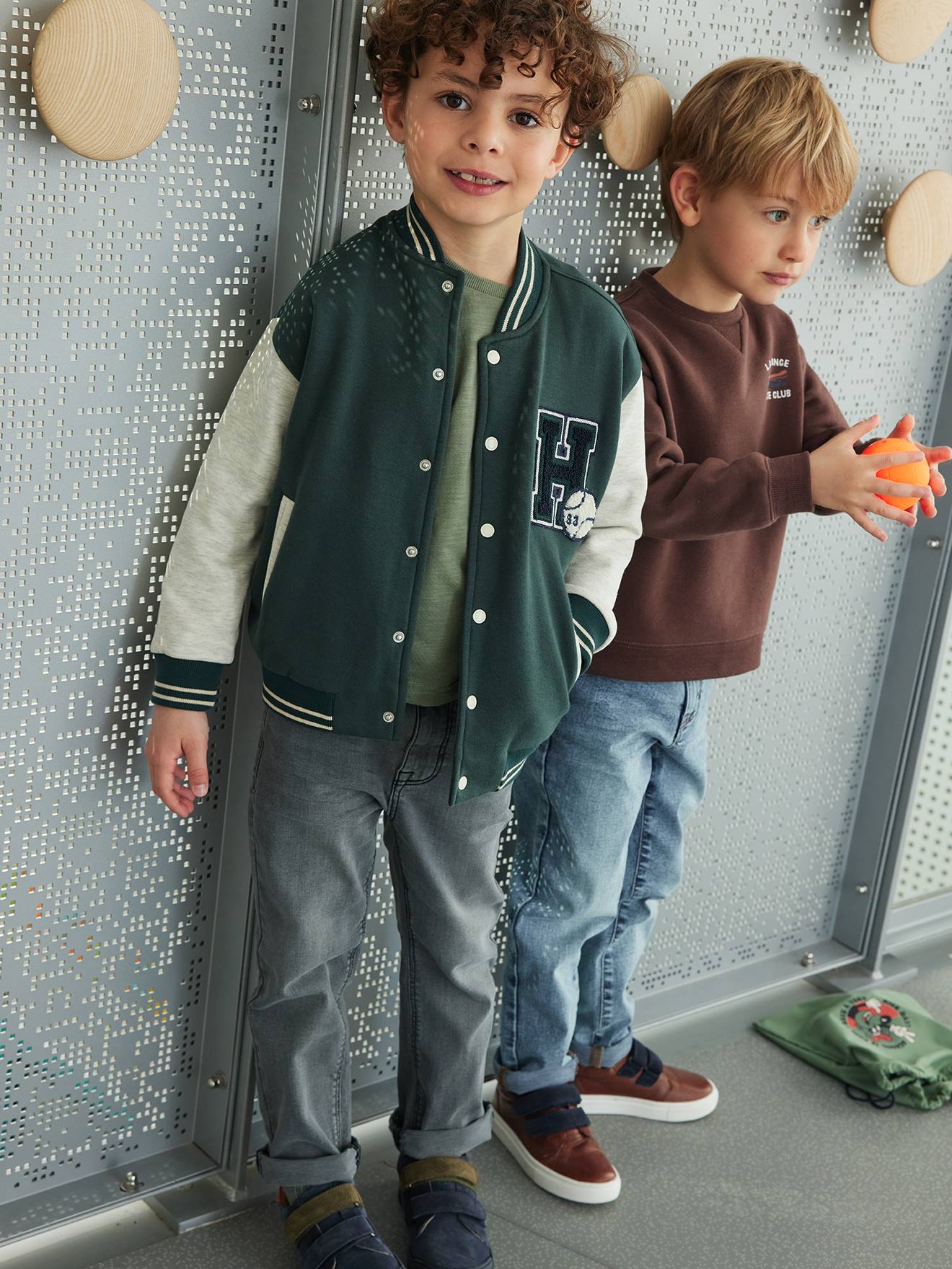 Sweat style teddy en molleton garçon badge en bouclettes. bordeaux