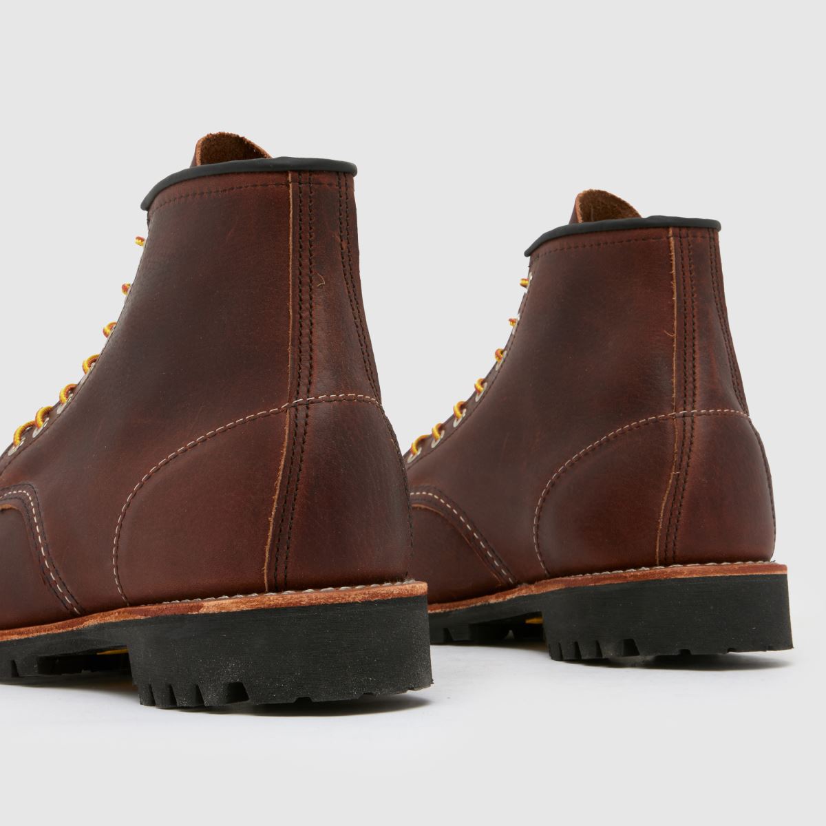 Red Wing durvanyakú, moccanós orrú csizma sötétbarna színben