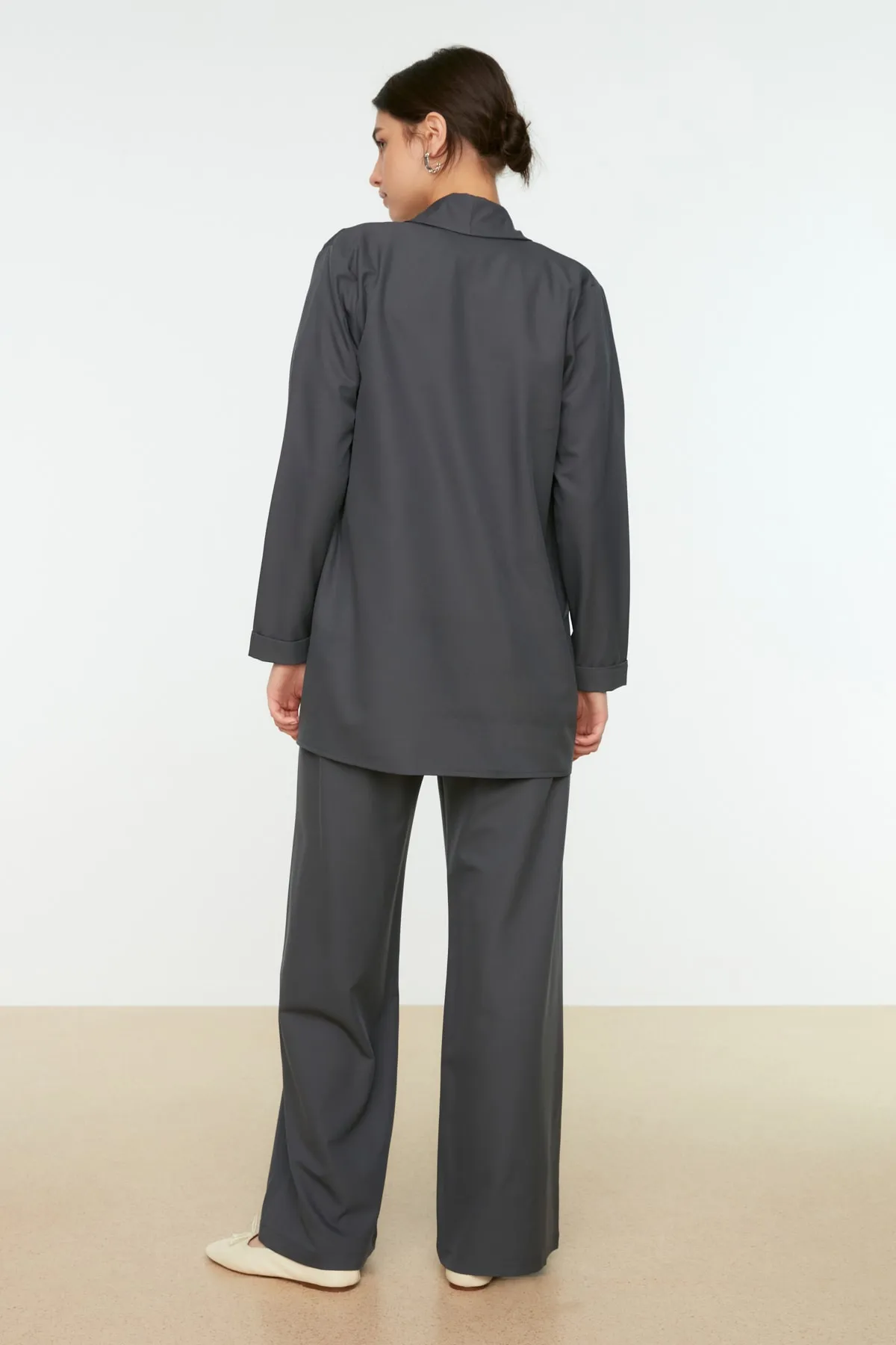 Trendyol Modest  Dunkelgrauer gewebter Anzug mit weitem Bein und Jacke und Hose TCTSS22US0123