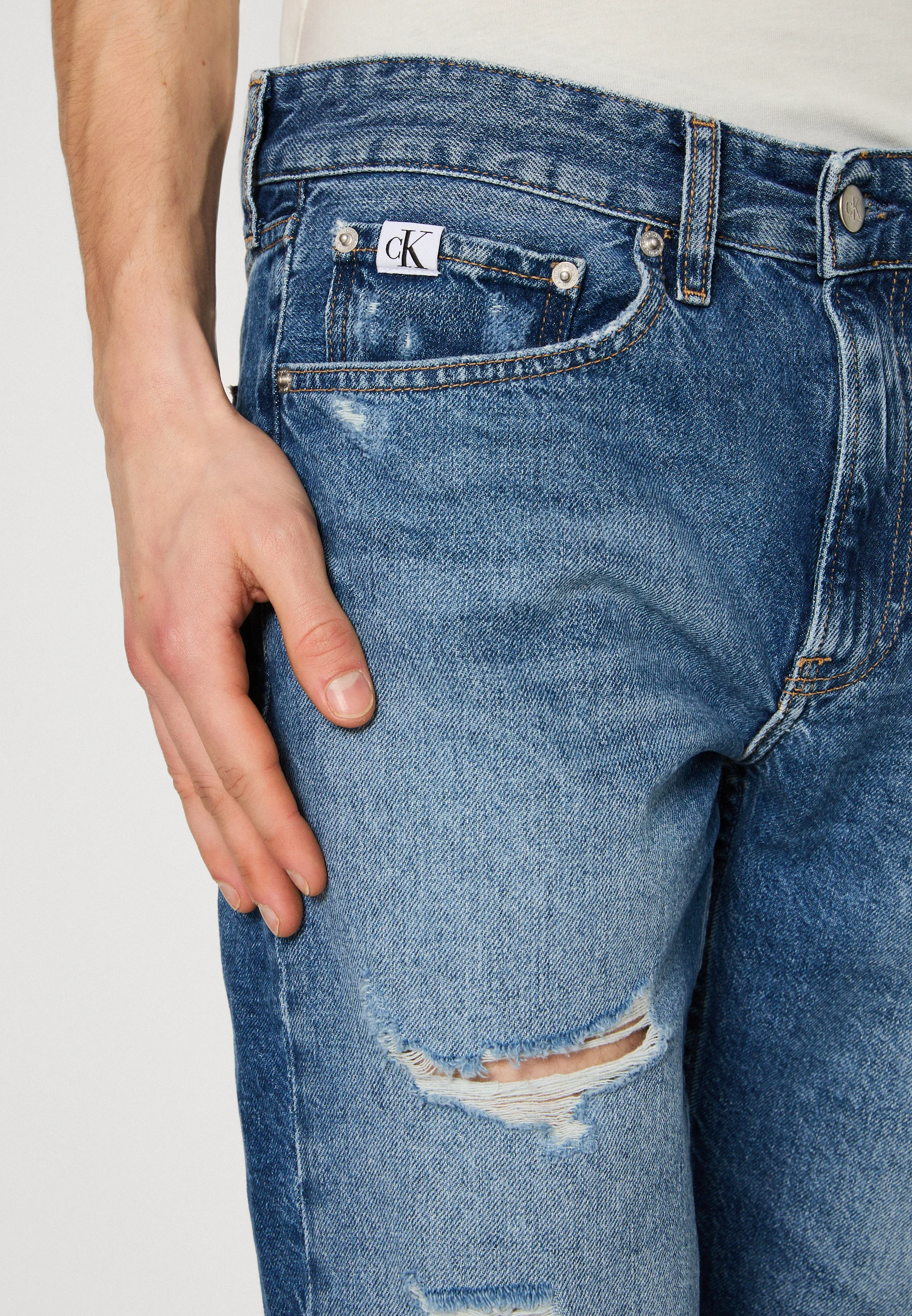 Calvin Klein Jeans REGULAR - Pantalones cortos vaqueros