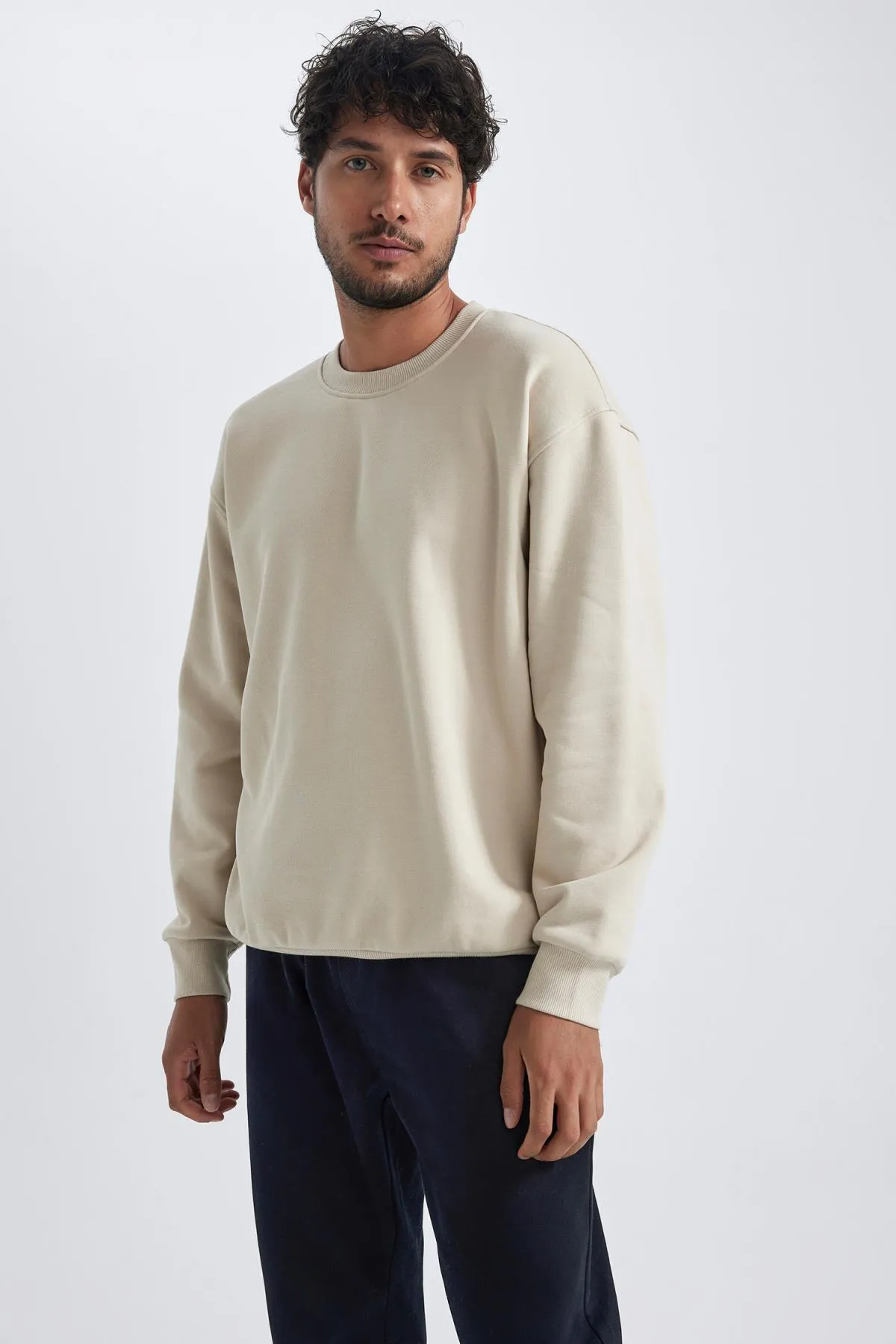 DeFacto  Basic-Sweatshirt mit Rundhalsausschnitt in Oversize-Passform