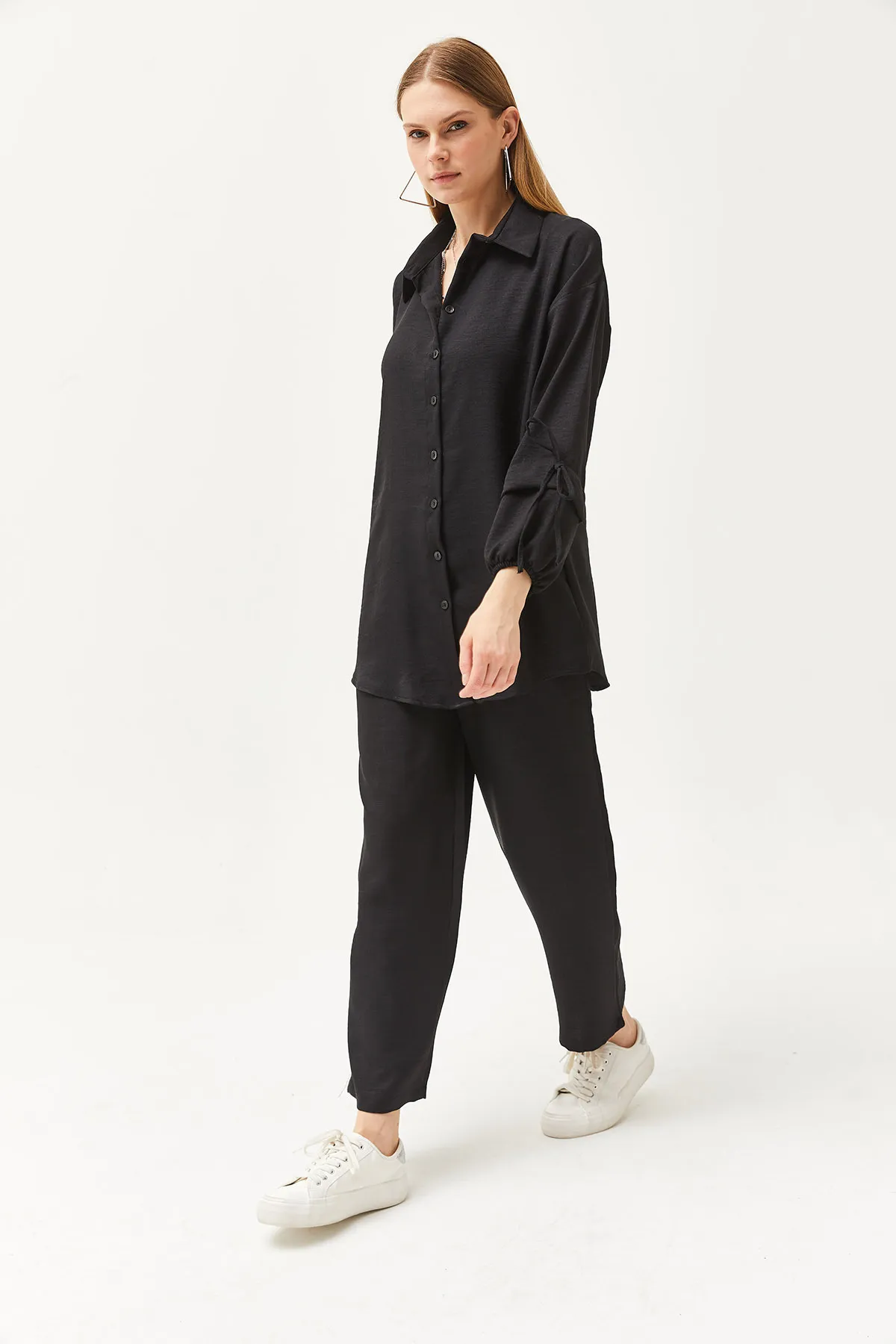 Olalook  Schwarzes Damen-Set aus Unter- und Oberteil aus Leinen TAL-00000001