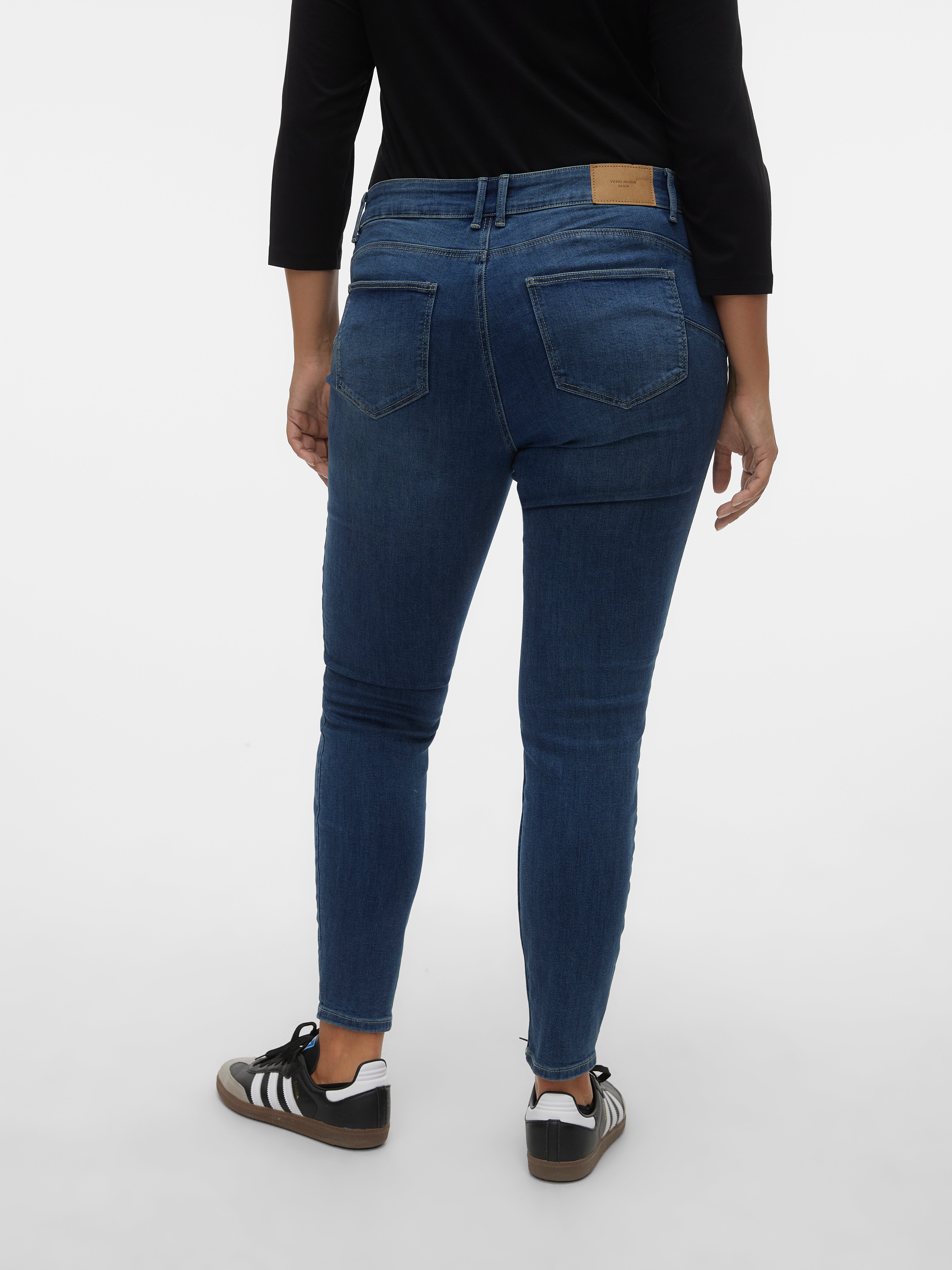 VMSELA Mid Rise Slim Fit Jeans