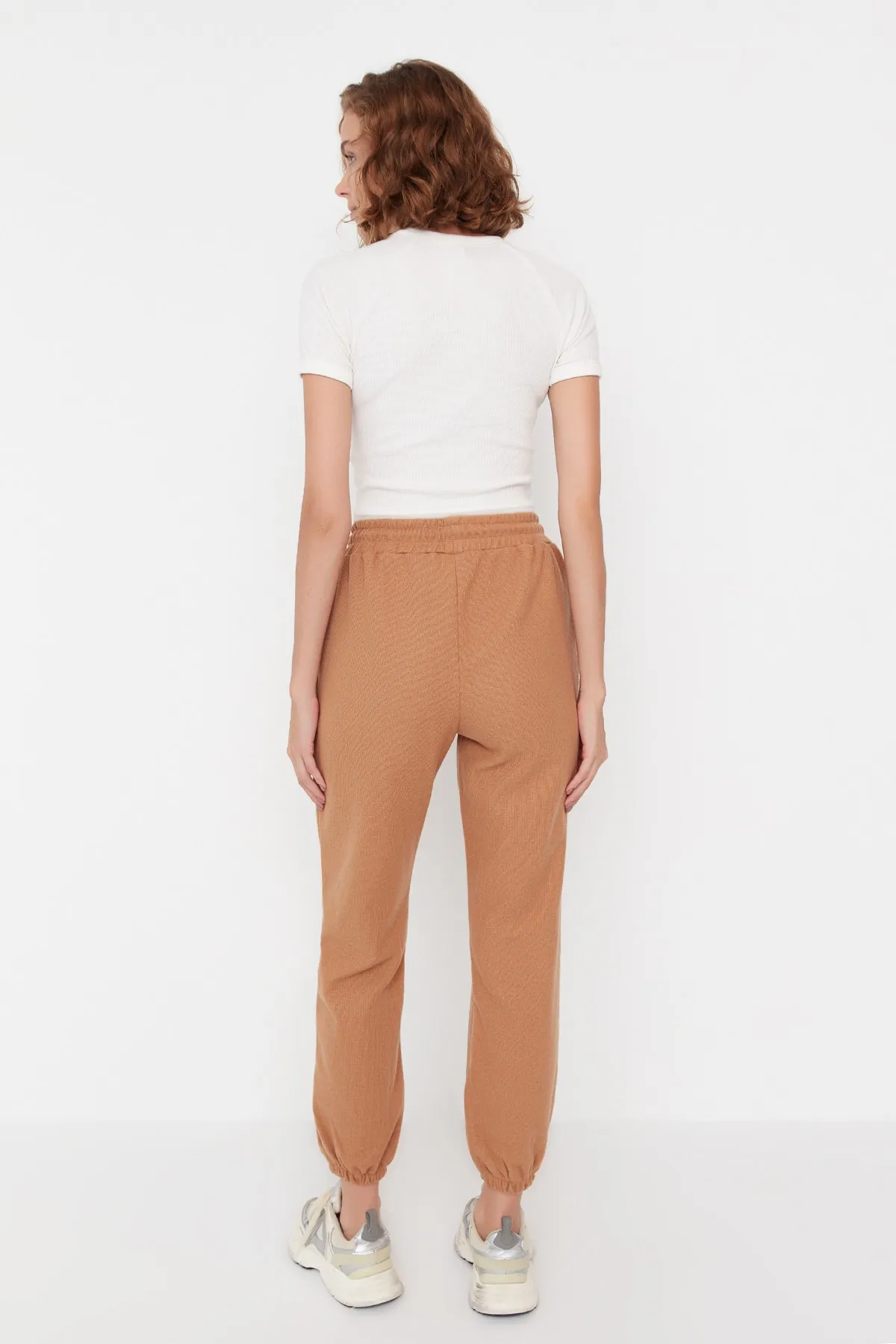 Trendyol Collection  Camel Thessaloniki Bequeme Sport-Jogginghose mit Formtasche TWOAW21EA0168
