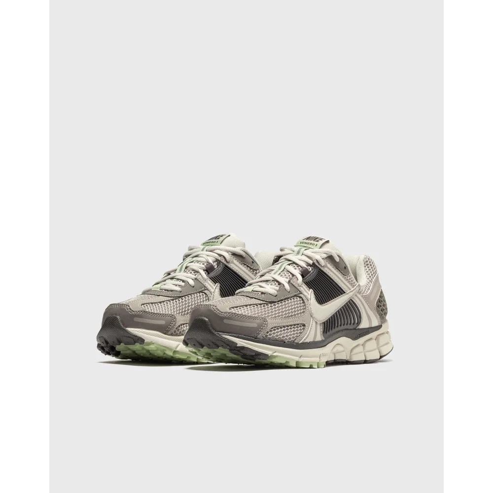 Nike Wmns Zoom Vomero 5 FB8825 001 / grau