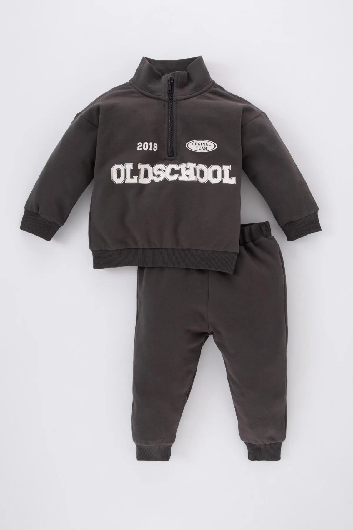 DeFacto  Bedrucktes Baby-Jungen-Sweatshirt-Jogginghose-Set mit hohem Kragen und Reißverschluss, 2-teiliges Set
