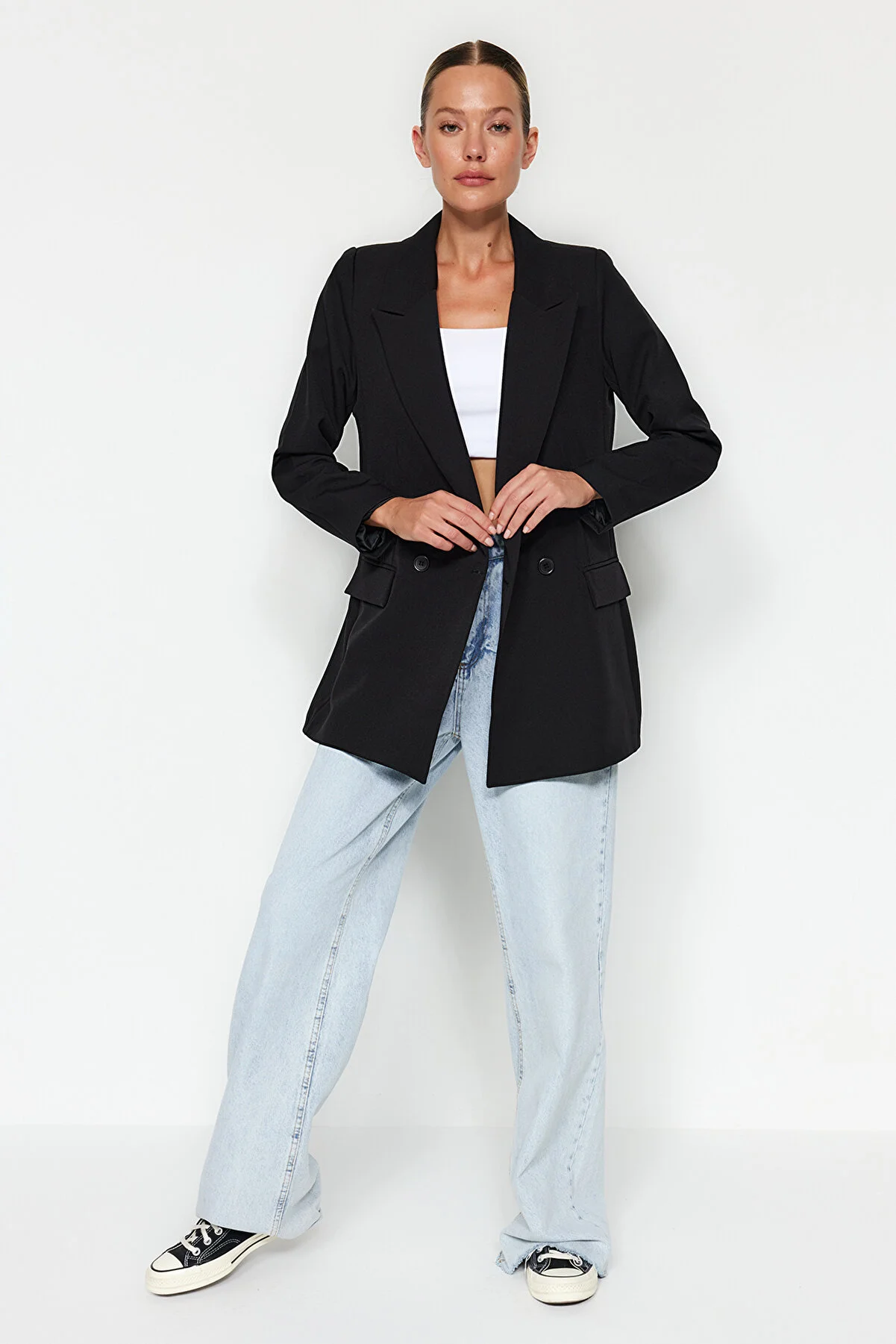 Trendyol Collection  Schwarzer, normal gefütterter, zweireihiger, gewebter Blazer mit Verschluss TWOSS20CE0059
