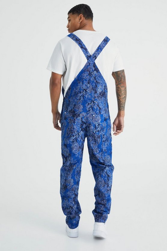 Lockere zerrissene Latzhose