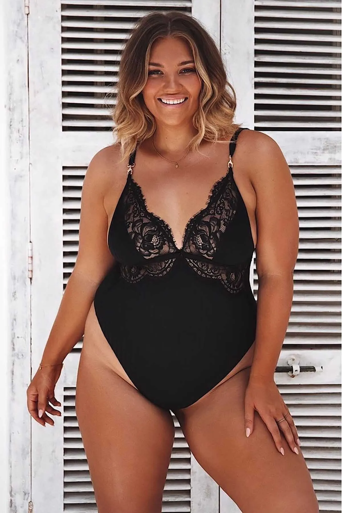 Merry See  Stilvolles Damen-Nachthemd mit Spitzen-Body in Schwarz mit besonderem Design