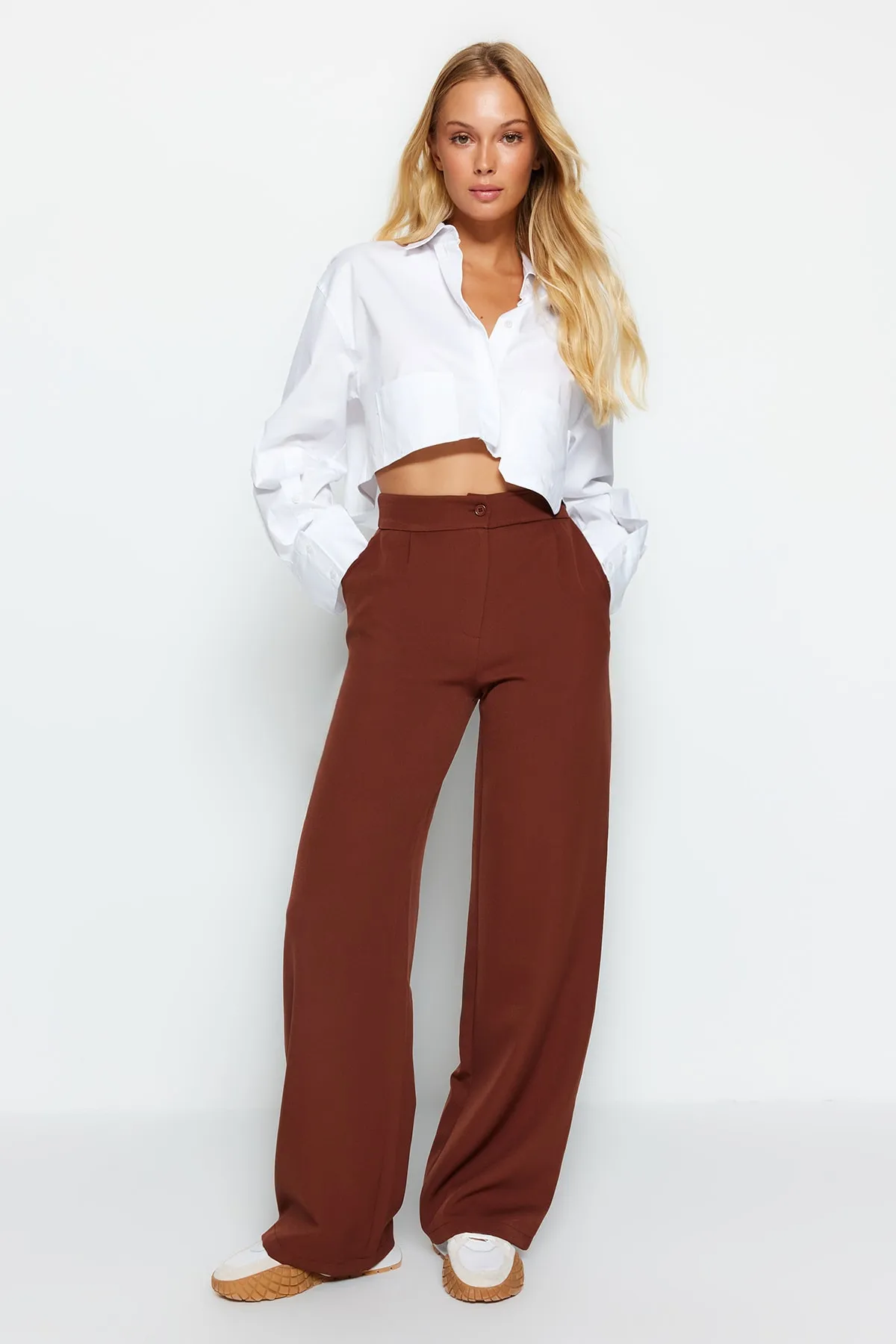 Trendyol Collection  Braune Hose mit weitem Bein TWOAW22PL0139
