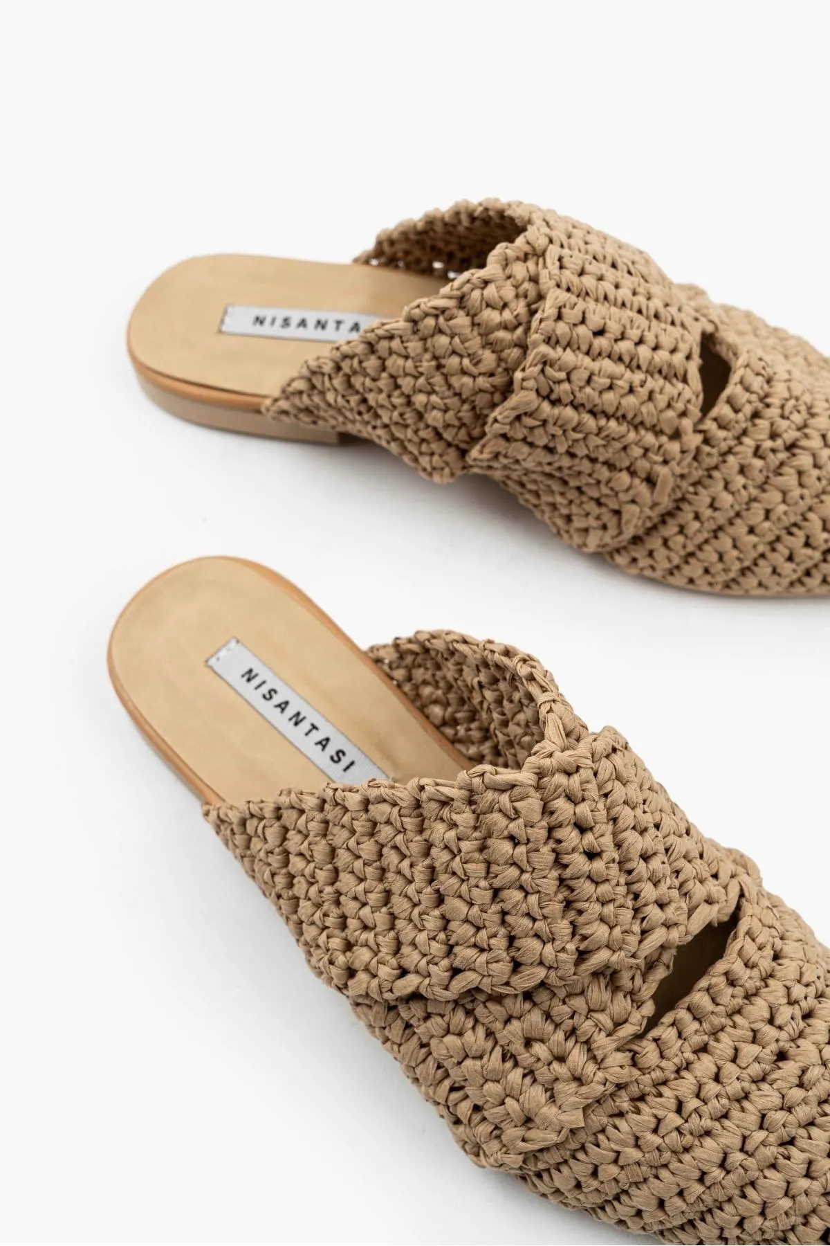 NİŞANTAŞI SHOES  Hellbraune, gestrickte Damenhausschuhe mit Kreuzband-Detail