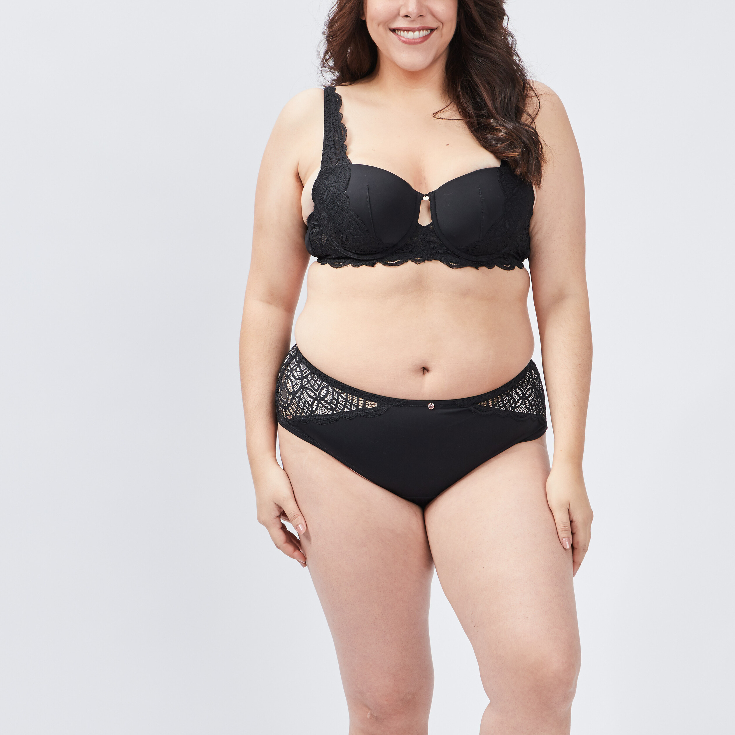 Soutien-gorge corbeille microfibre noir femme grande taille | La Halle