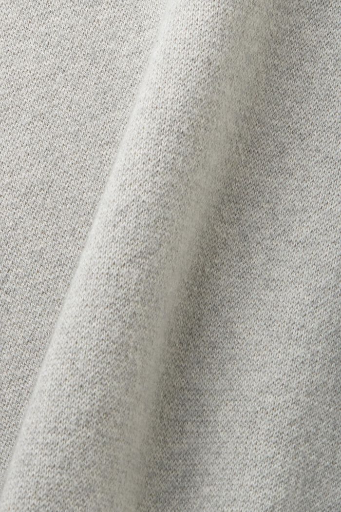 Floraler Pullover mit Puffärmeln