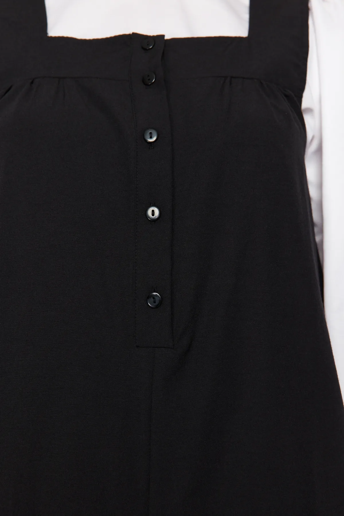 Trendyol Modest  Schwarzer, gewebter Overall mit breiten Trägern und Knöpfen und weitem Bein TCTSS22TL0008