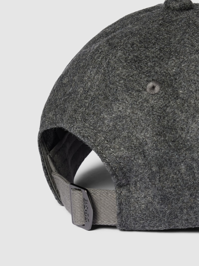 Basecap mit Label-Applikation Modell 'Zed' in mittelgrau