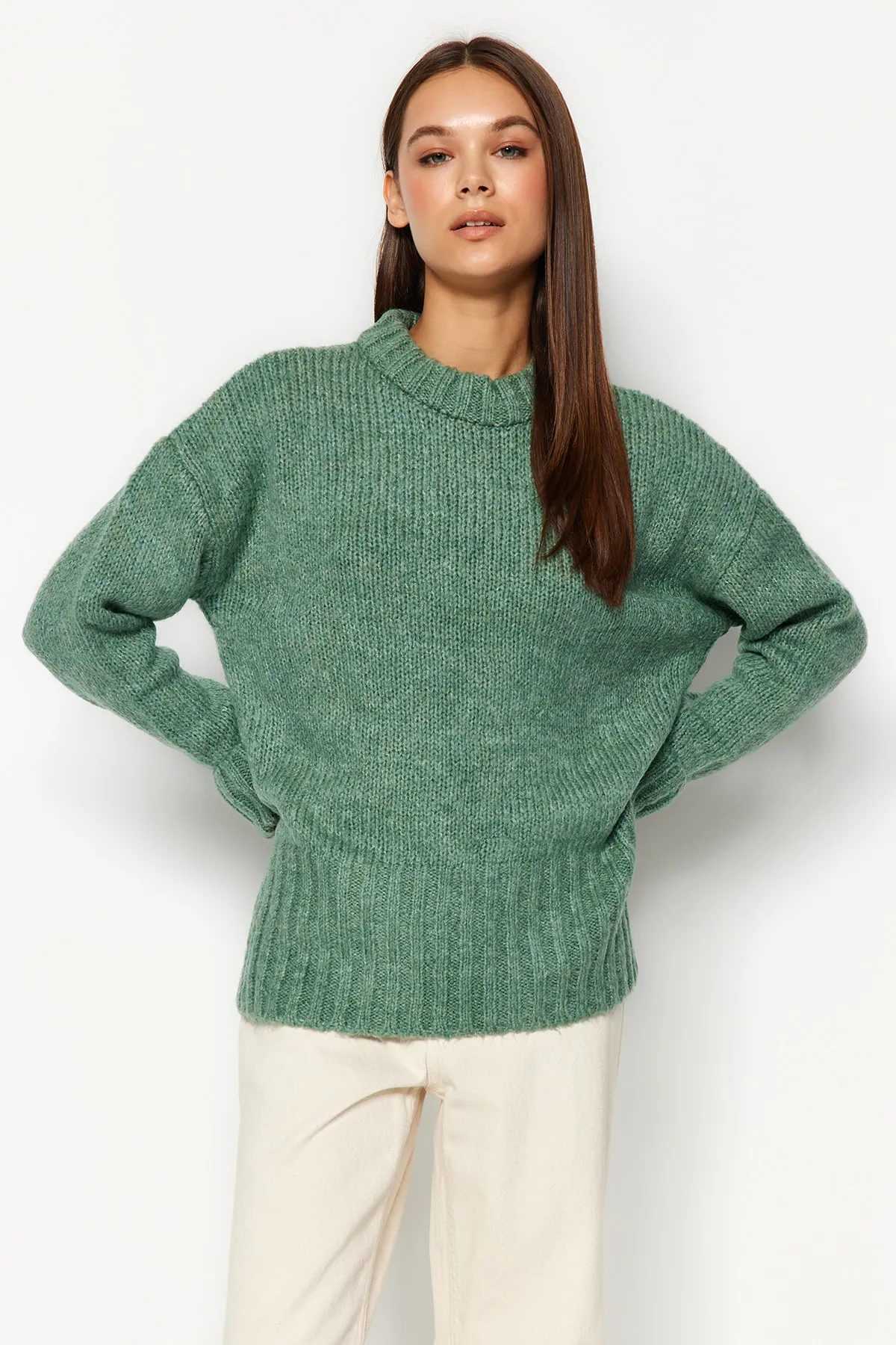 Trendyol Collection  Mintgrüner, weicher, strukturierter, dicker Strickpullover mit Rundhalsausschnitt TWOAW24KZ00281