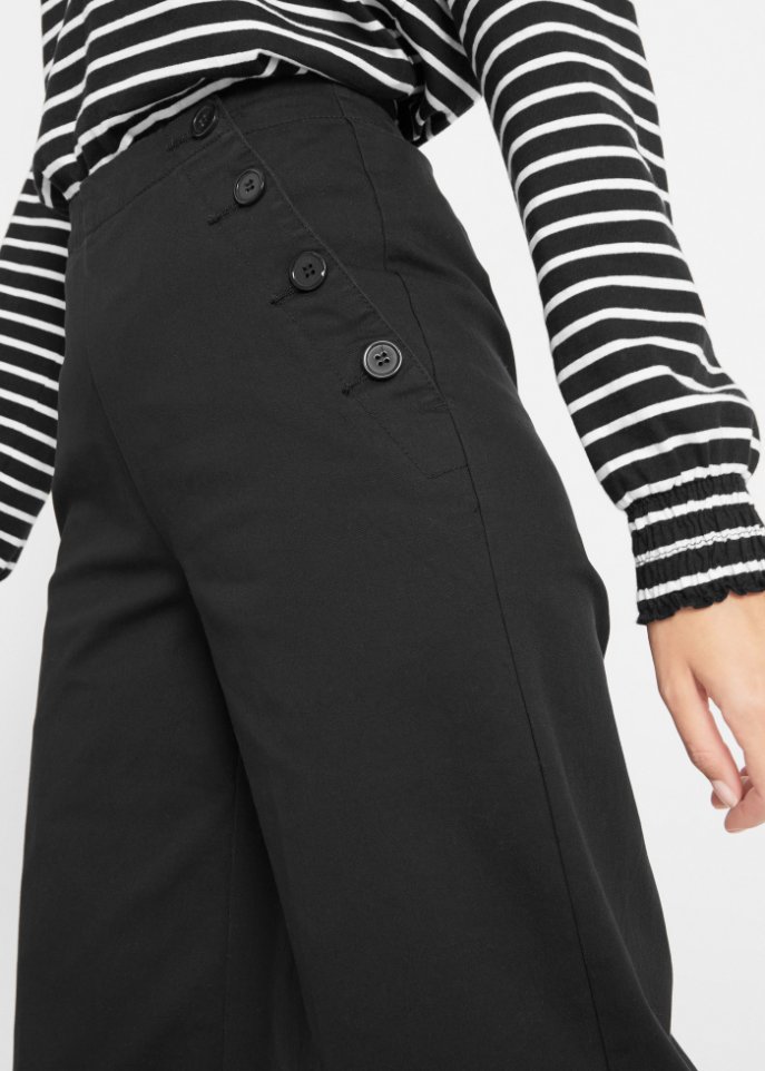 Marlenehose mit Knopfdetails