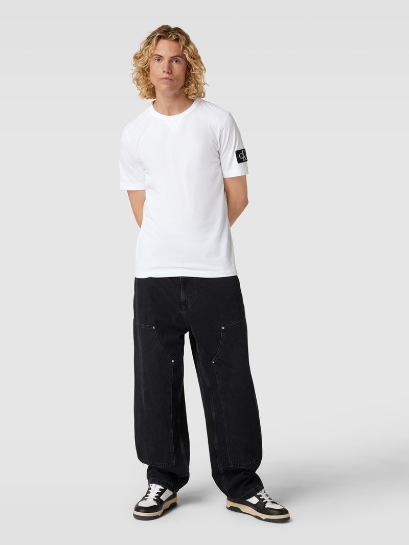 T-Shirt mit Label-Patch in weiss