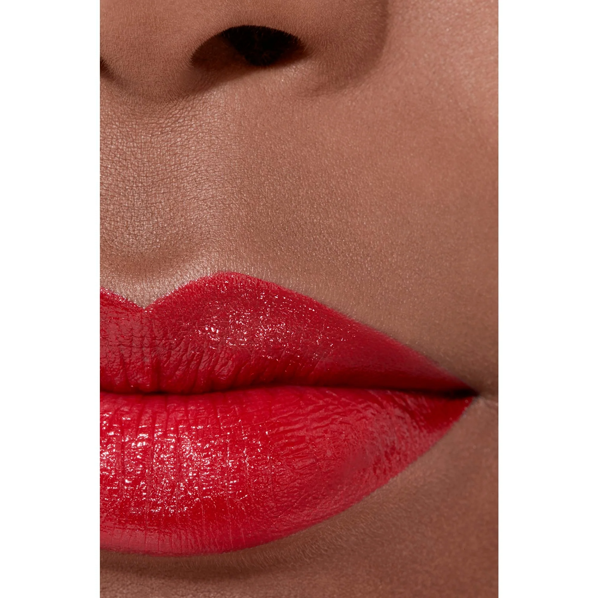 ROUGE ALLURE L'EXTRAIT - O BATOM DE ALTA INTENSIDADE - EXTRATO DE LEVEZA E CUIDADO - RECARREGÁVEL