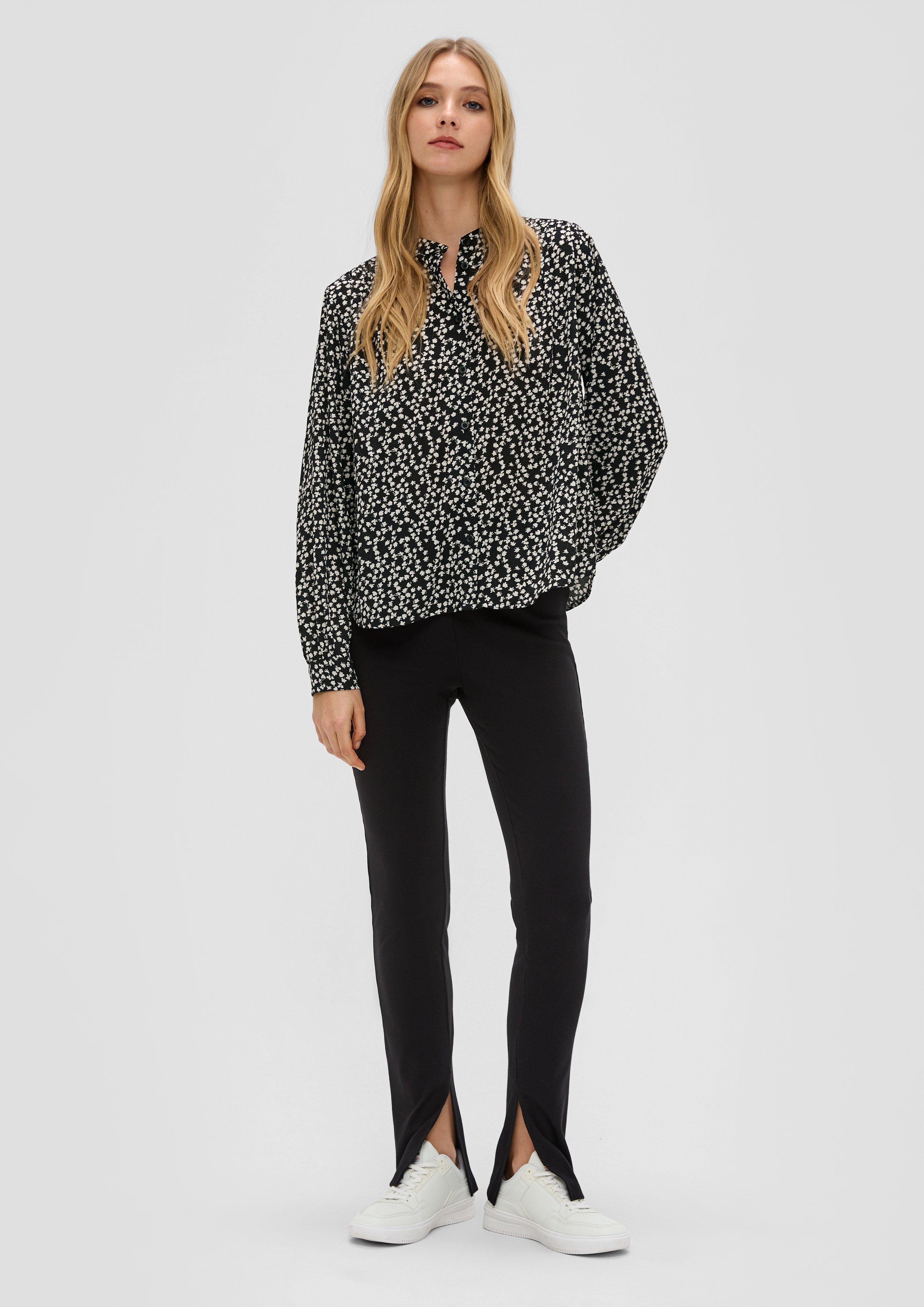 Hochgeschlossene Bluse mit Allover-Print  2140618-99A4