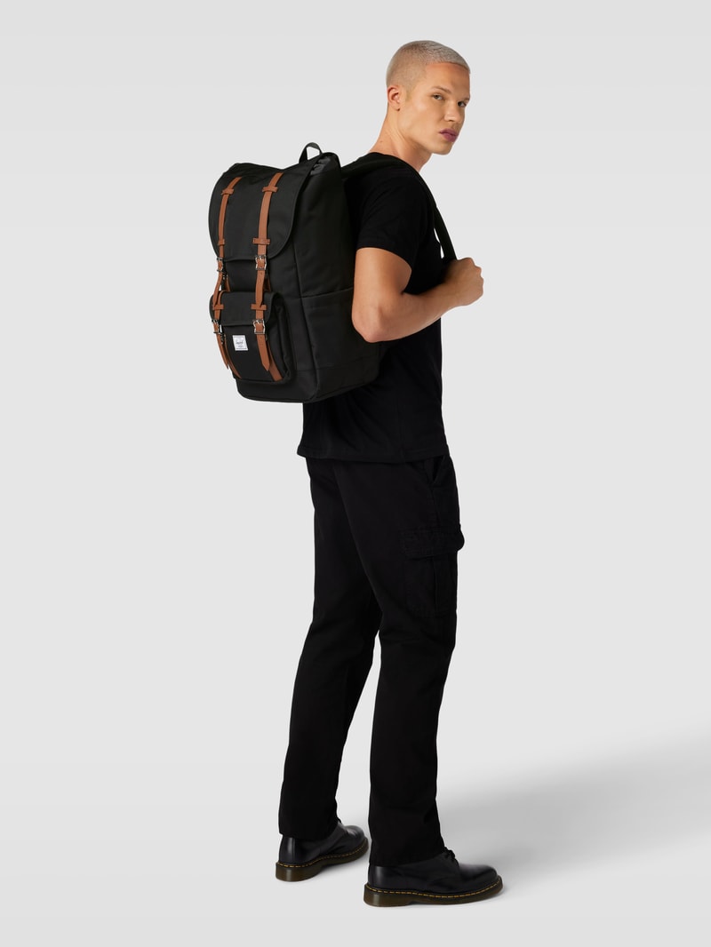Rucksack mit Label-Patch Modell 'Little America' in schwarz