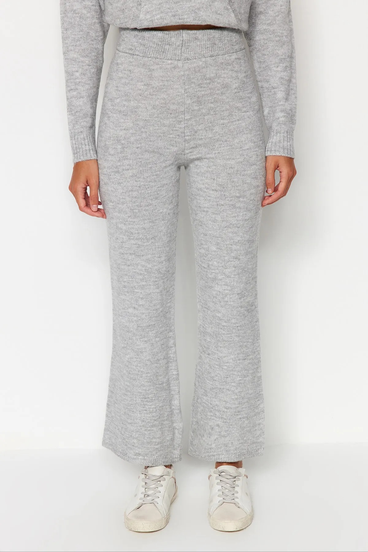 Trendyol Collection  Graues, weich strukturiertes Basic-Strickoberteil und -unterteil-Set TWOAW24AU00100