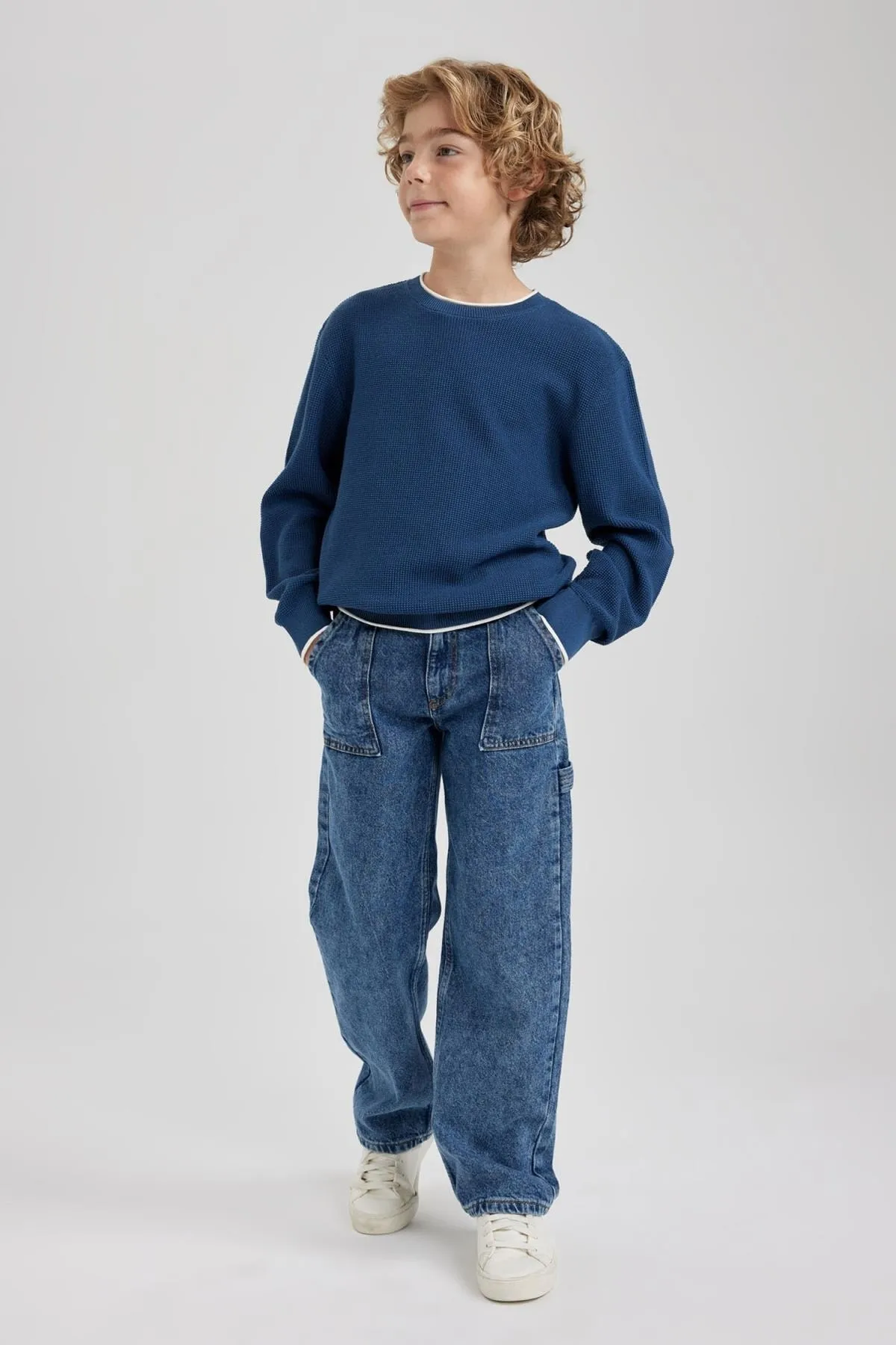 DeFacto  Strickpullover für Jungen mit normaler Passform und Rundhalsausschnitt