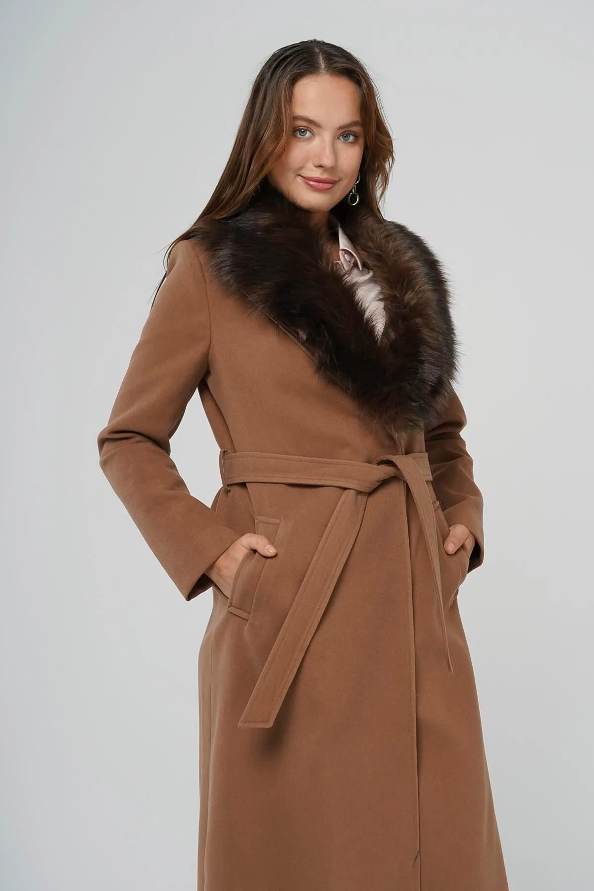 Olcay  Abnehmbarer, an der Taille gebundener langer Mantel mit Pelz, Schwarz 3804