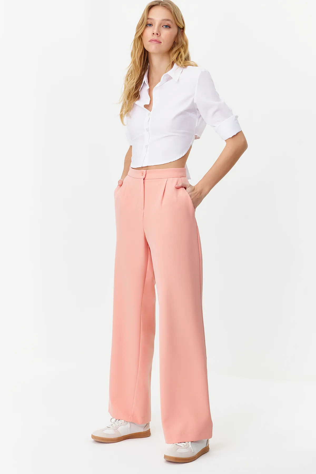 Trendyol Collection  Staubige Rose-Hose mit weitem Bein TWOAW22PL0139