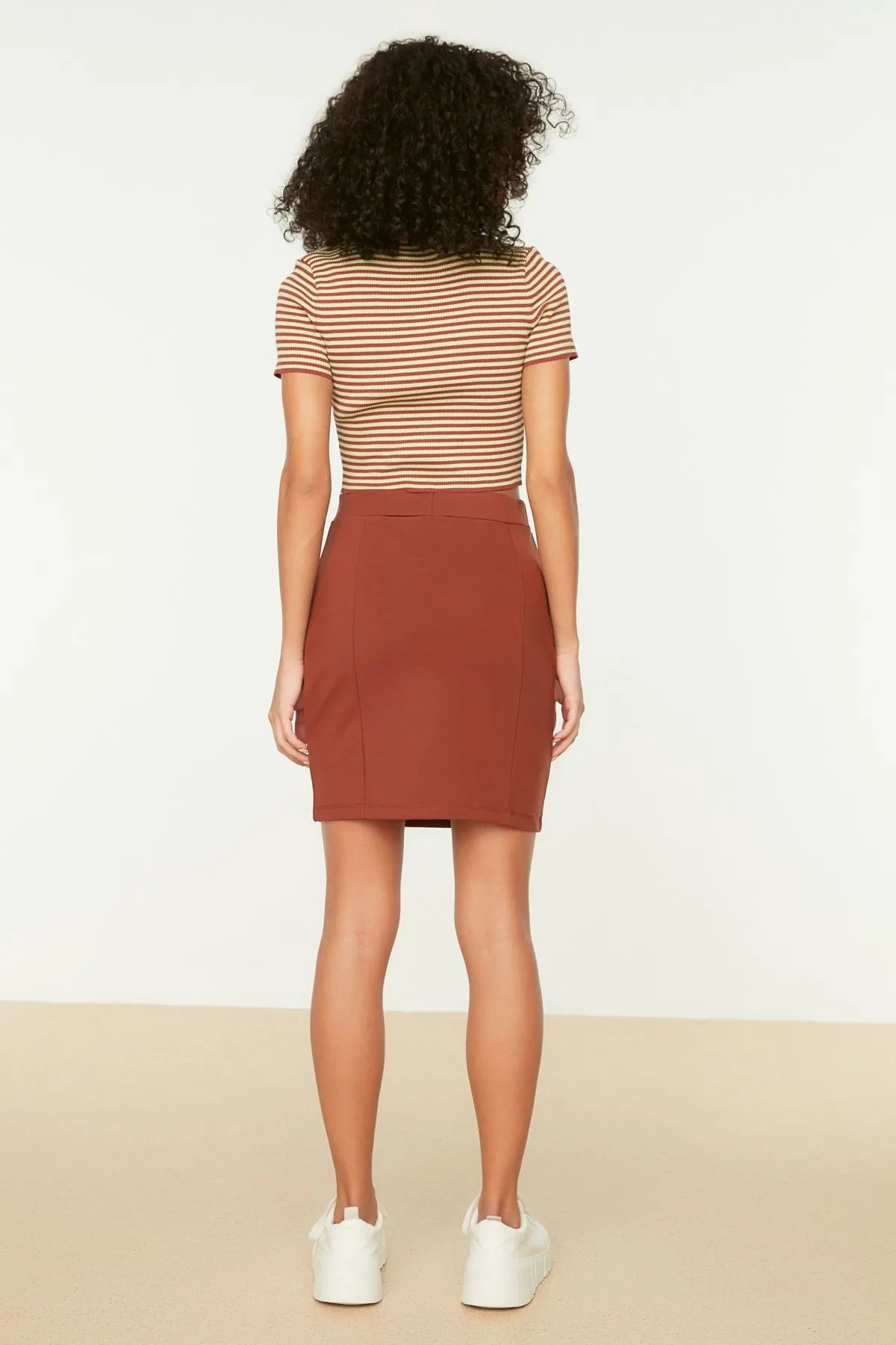 Trendyol Collection  Zimtfarbener Mini-Strickrock mit Schlitz TWOAW21ET0660