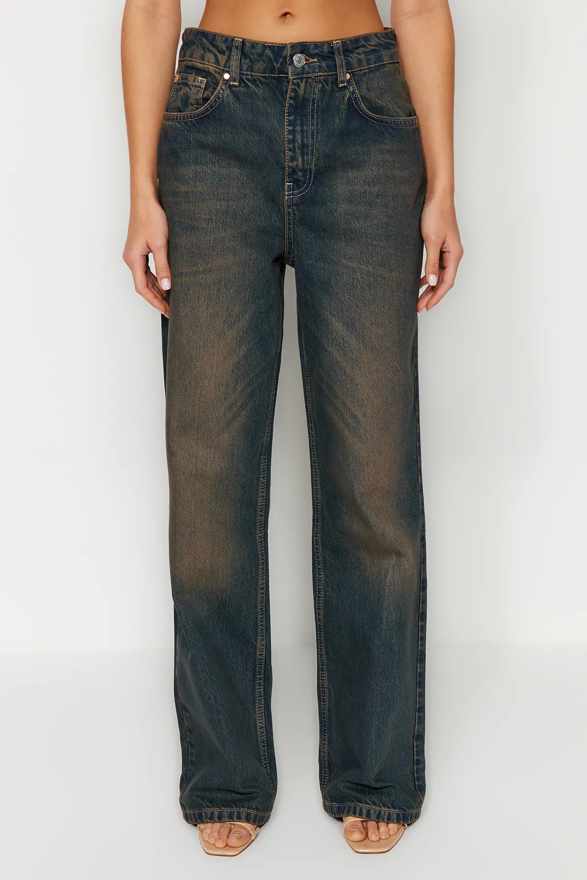 Trendyol Collection  Dunkelblaue Jeans mit blassem Effekt und hoher Taille und weitem Bein im Vintage-Stil TWOSS24JE00018