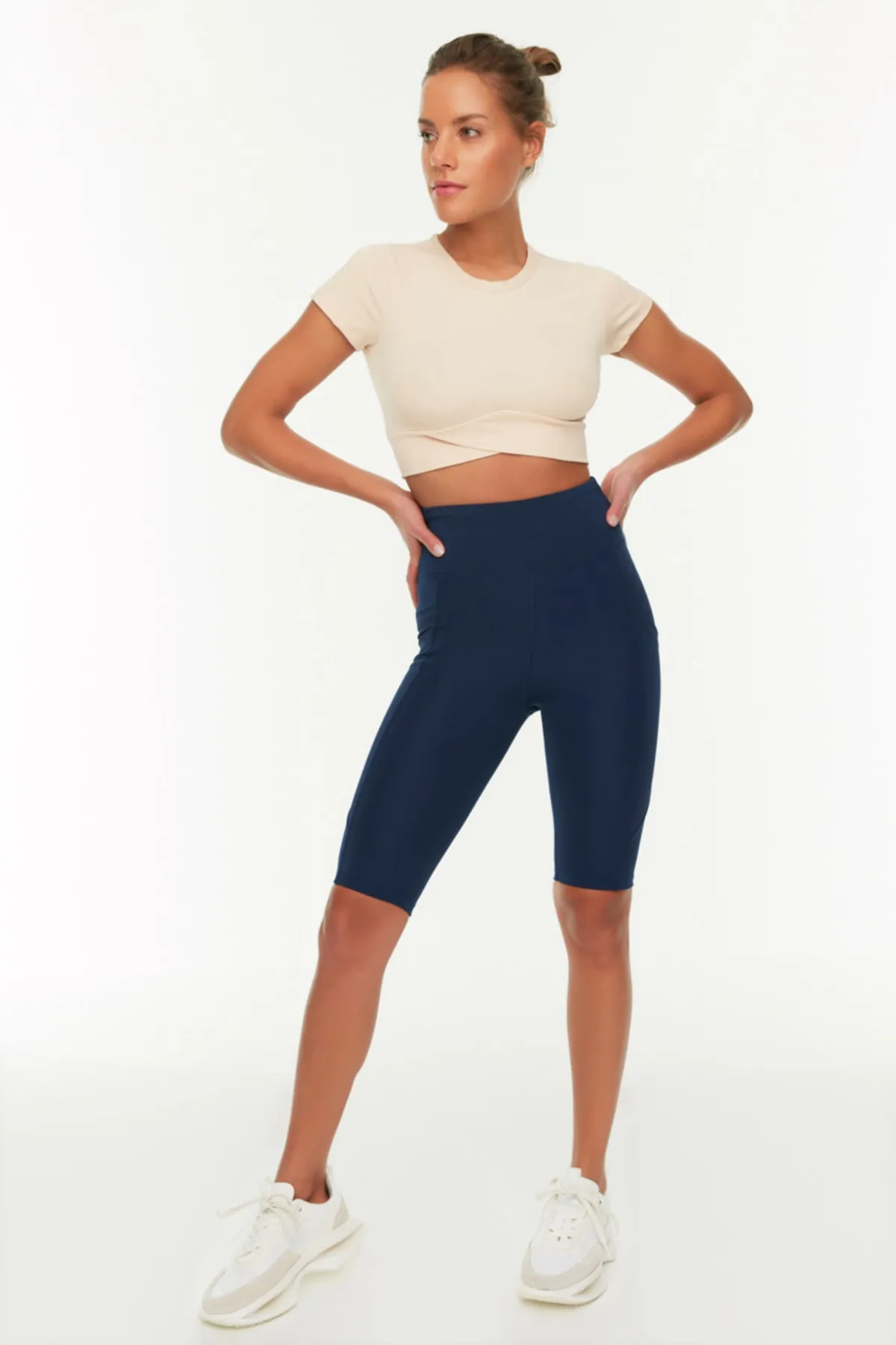 Trendyol Collection  Marineblaue Restorer-Leggings mit hoher Taille, Tasche, Detail, gestrickt, für Sport-Biker/Radfahrer/kurze Hose TWOAW21TA0064