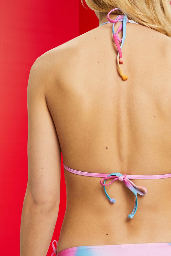 Wattierter Triangel-Bikini in Batikoptik