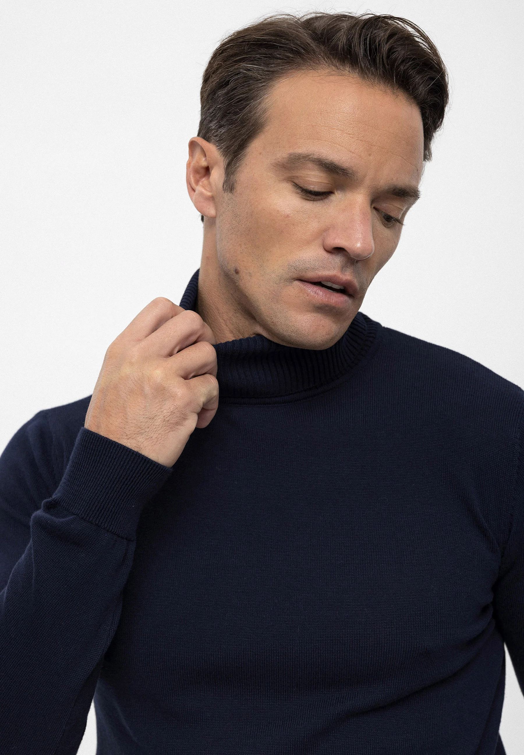 Felix Hardy Suéter básico de cuello alto