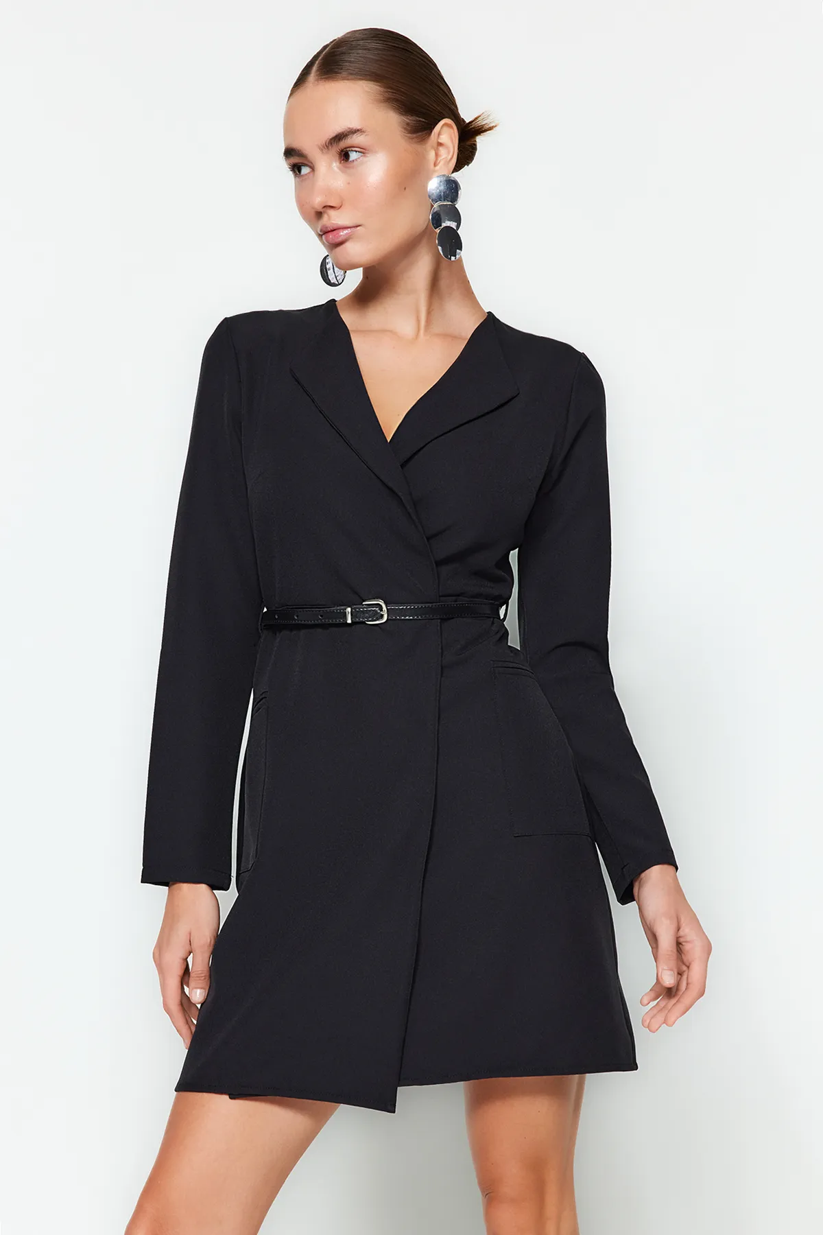 Trendyol Collection  Schwarzes, zweireihiges, gewebtes Mini-Jackenkleid mit Gürtel und Kragen TWOAW24EL00300