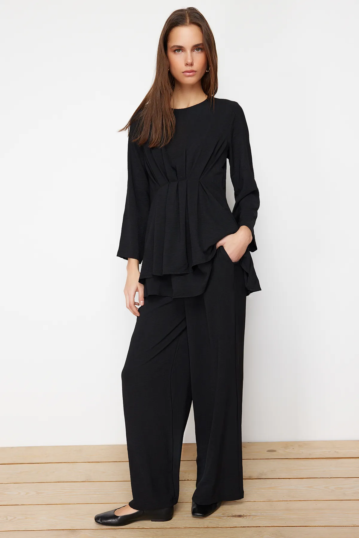 Trendyol Modest  Schwarzes Aerobin-Tunika-Set mit Kordelzug, Hose, gewebtem Unterteil und Oberteil TCTSS24US00009