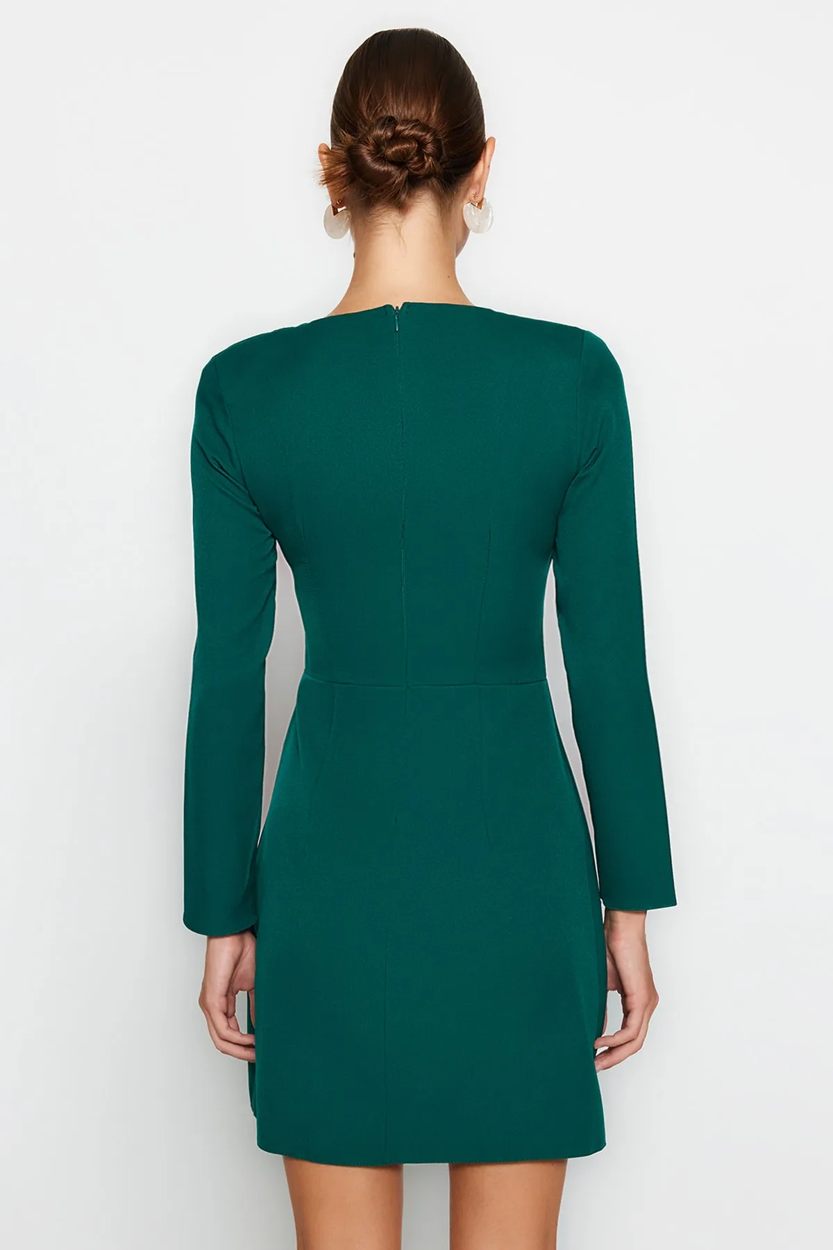 Trendyol Collection  Smaragdgrünes Mini-Webkleid in A-Linie mit quadratischem Kragen TWOAW23EL00894