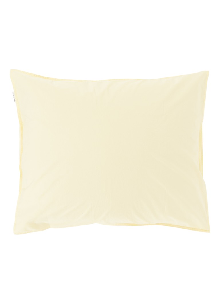 Față de pernă Tove de Marc O'Polo, confecționată din percale de bumbac organic cu o densitate de 300 de fire pe inch pătrat.