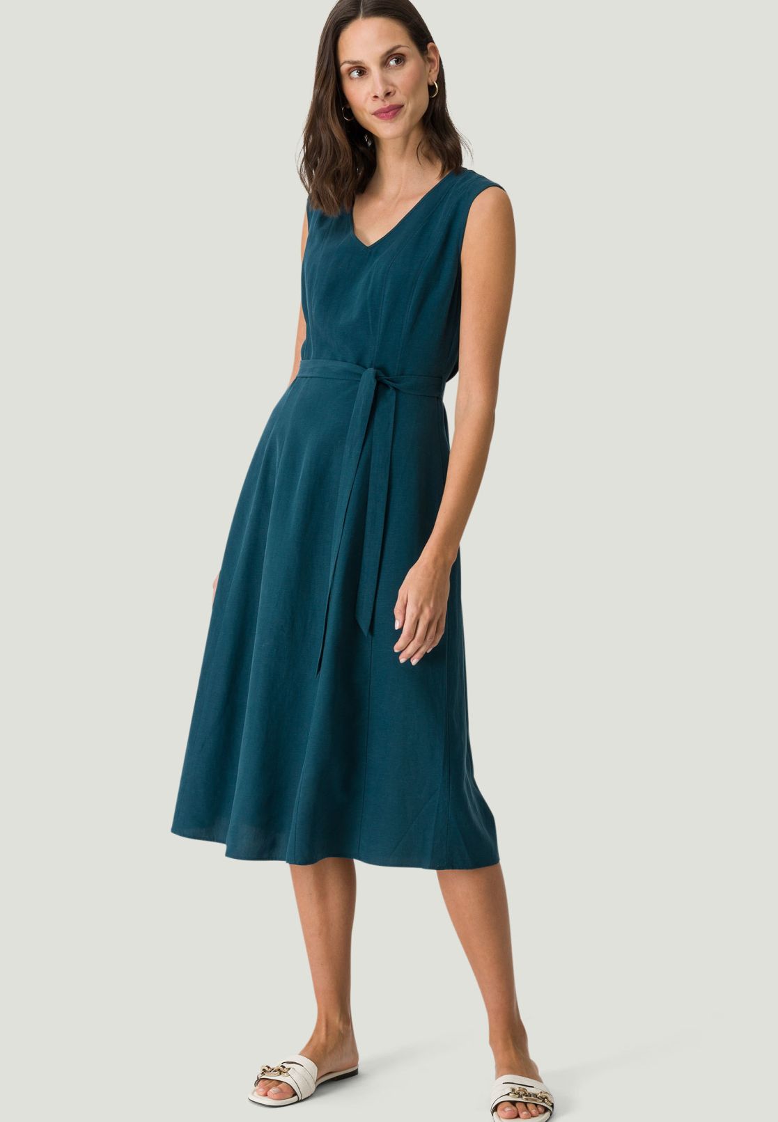 Midikleid mit Bindegürtel