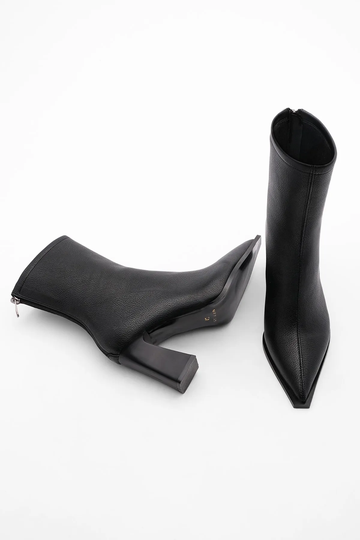 Marjin  Damenstiefel mit Absatz, spitzer Zehenbereich, Reißverschluss hinten, dicker Absatz, Kikas schwarz