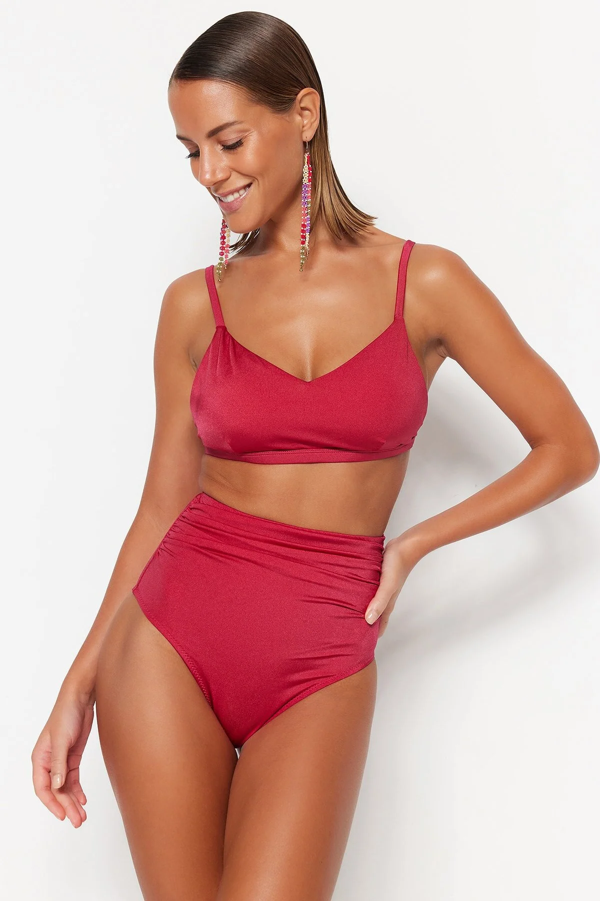 Trendyol Collection  Schmeichelhafte Bikinihose mit normalem Bein und hoher Taille in Burgunderrot TBESS20BA0018