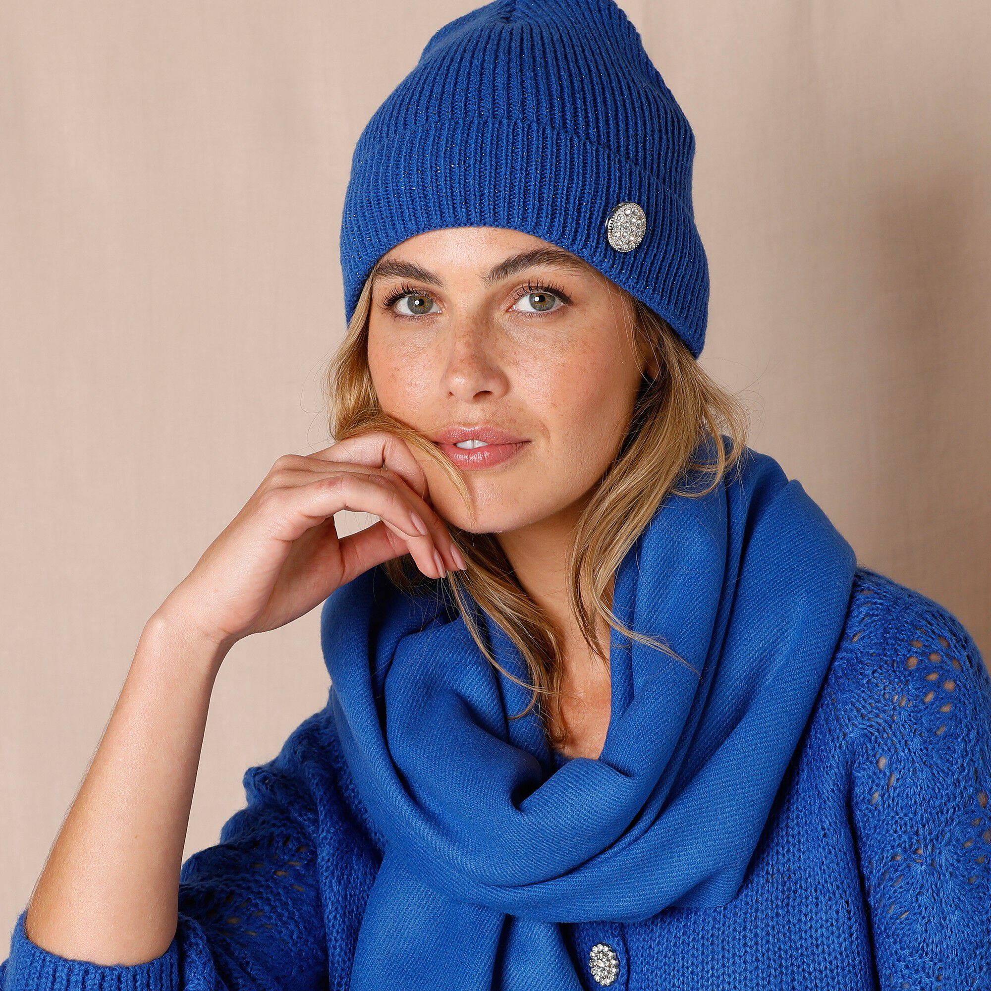 Bonnet bouton bijou