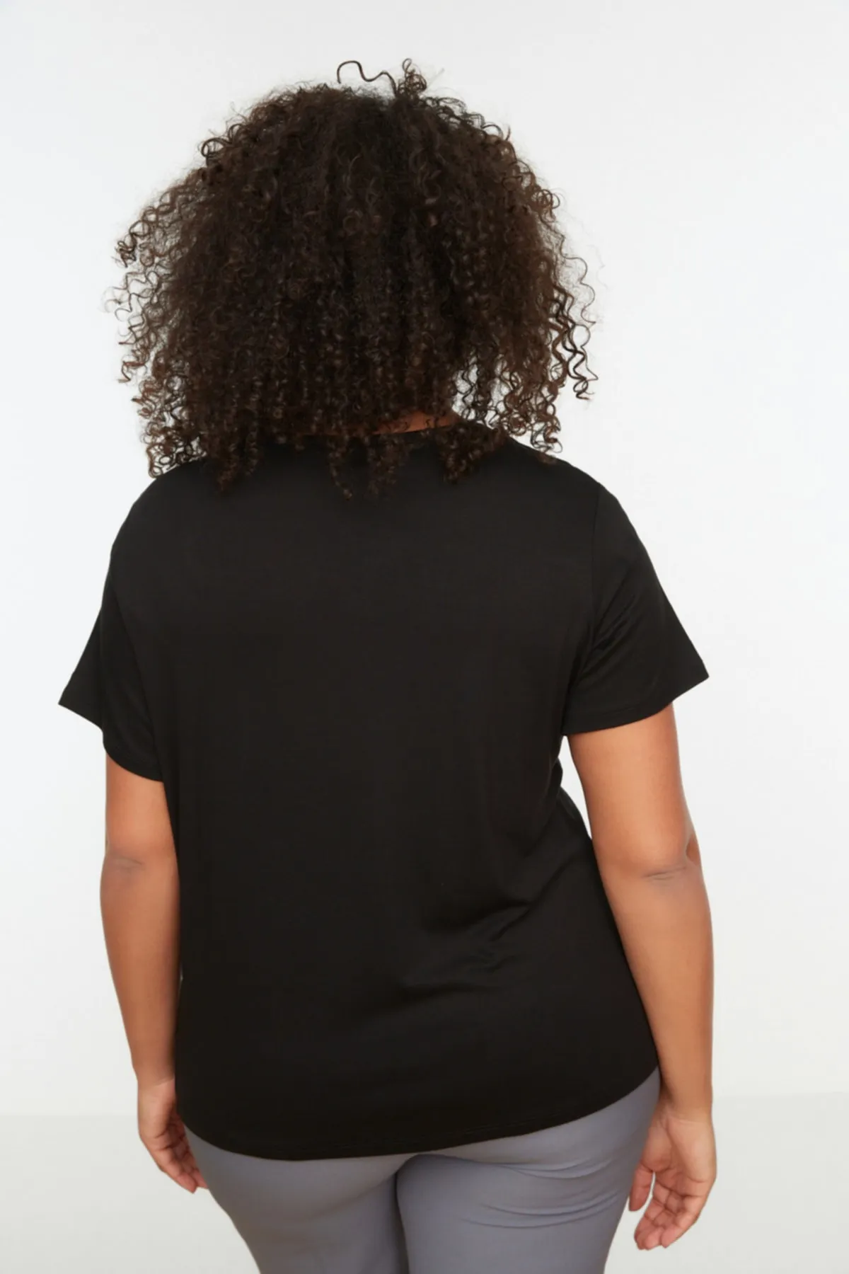 Trendyol Curve  Schwarze, detaillierte Strickbluse mit Ausschnitten TBSSS22AF0012