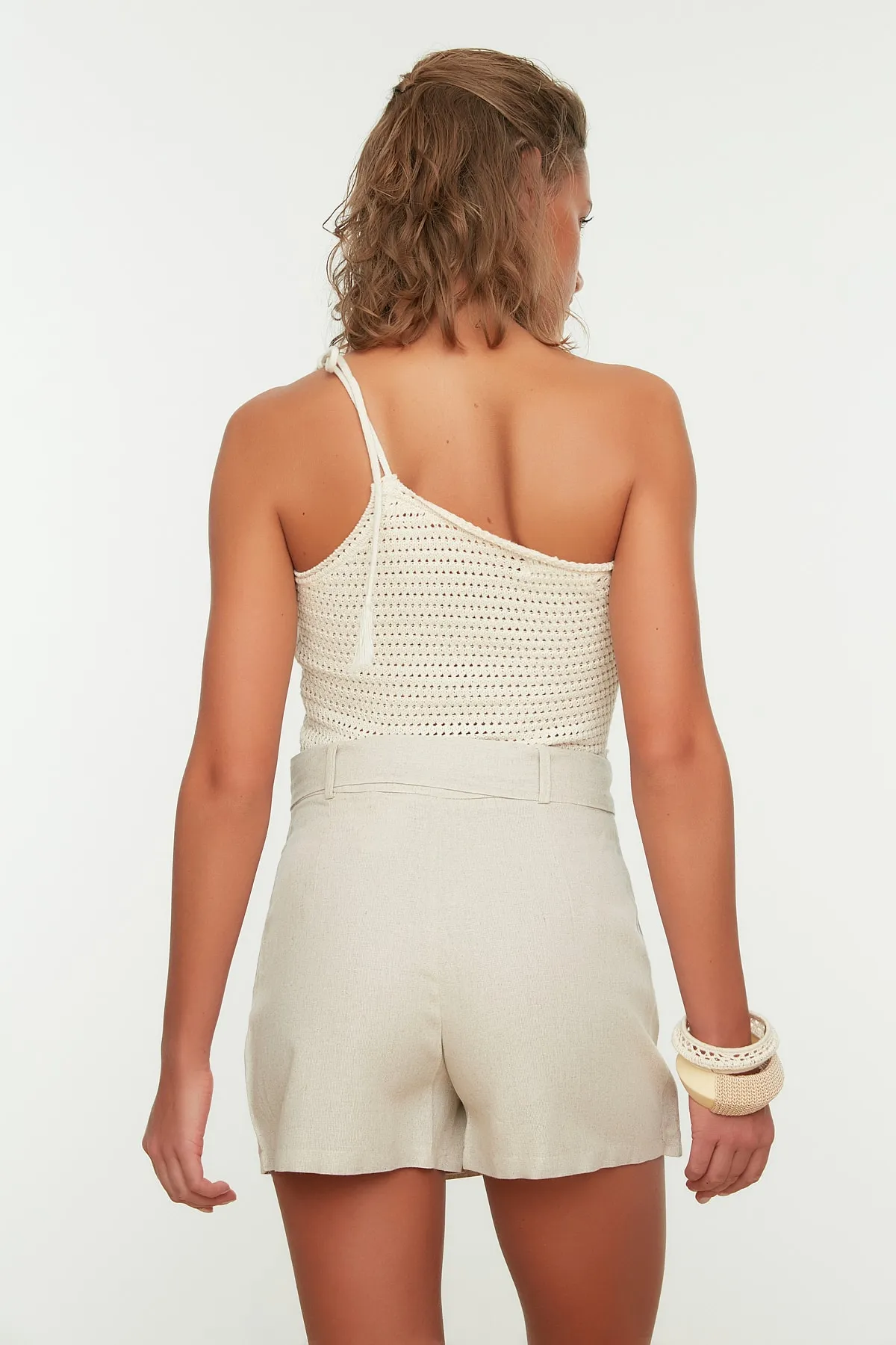 Trendyol Collection  Beiger gewebter Minirock mit Gürtel TBESS21ET0124