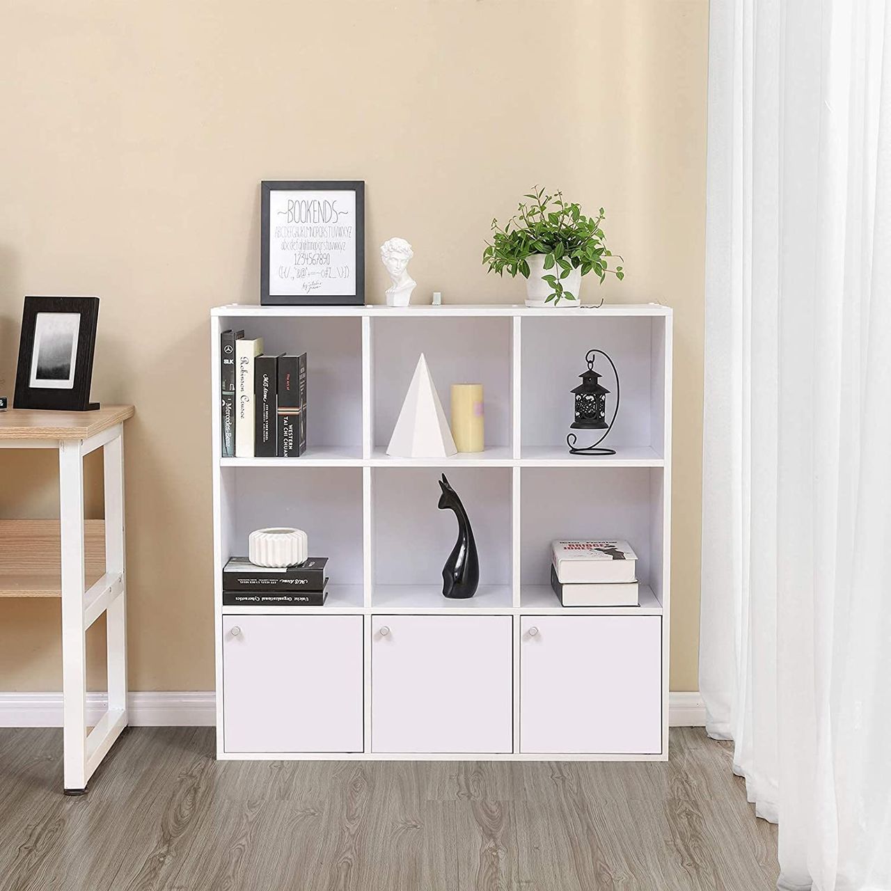 Vasagle Bücherregal mit 3 Türen, weiß