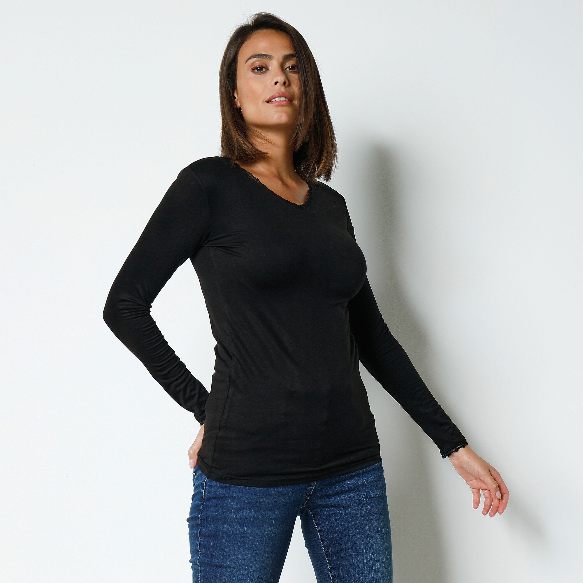Tee-shirt manches longues chaleur seconde peau et détails dentelle